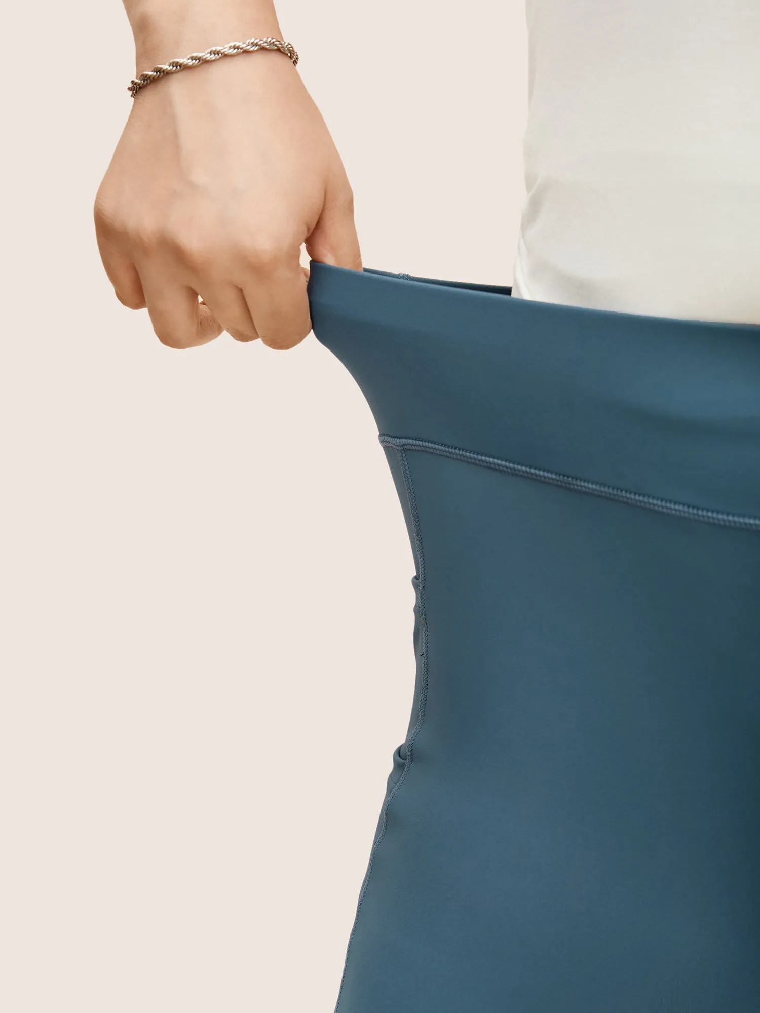 Patched Pocket High Stretch High Rise Leggings sold by Bloomchic product image thumbnail 4