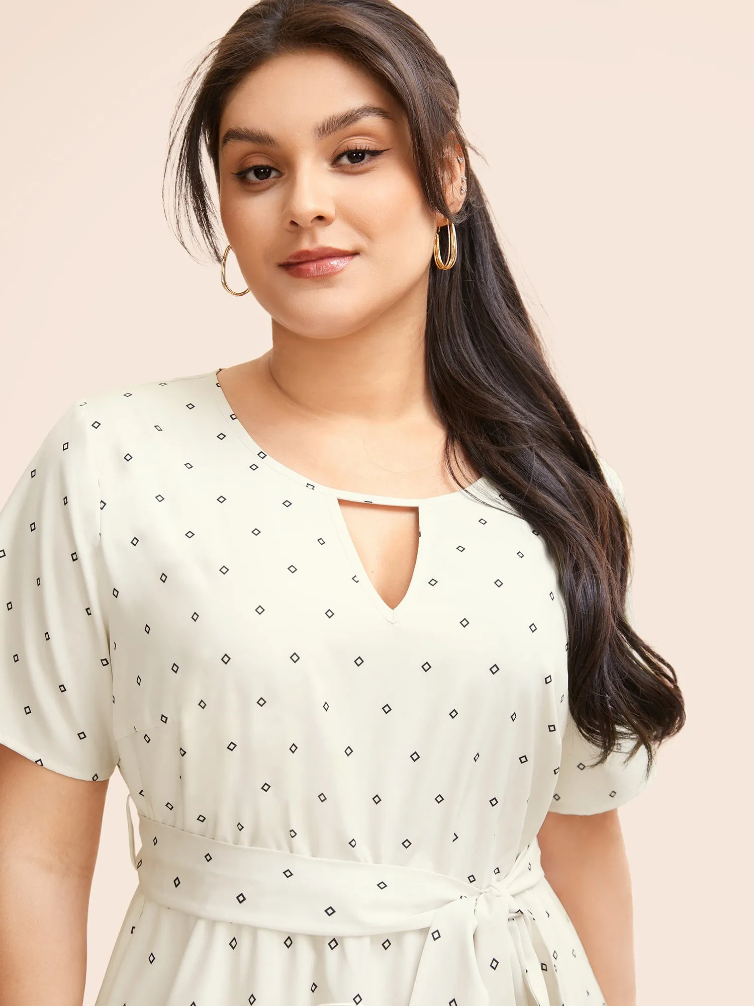 Geometric Keyhole Belted Midi Dress sold by Bloomchic product image thumbnail 4