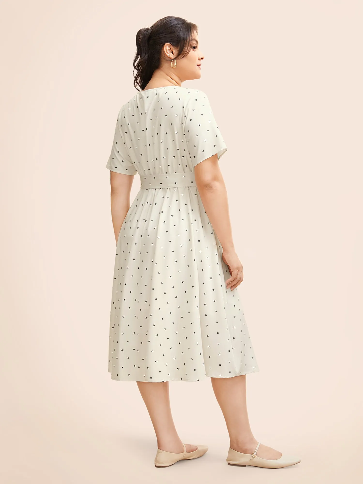 Geometric Keyhole Belted Midi Dress sold by Bloomchic product image thumbnail 3