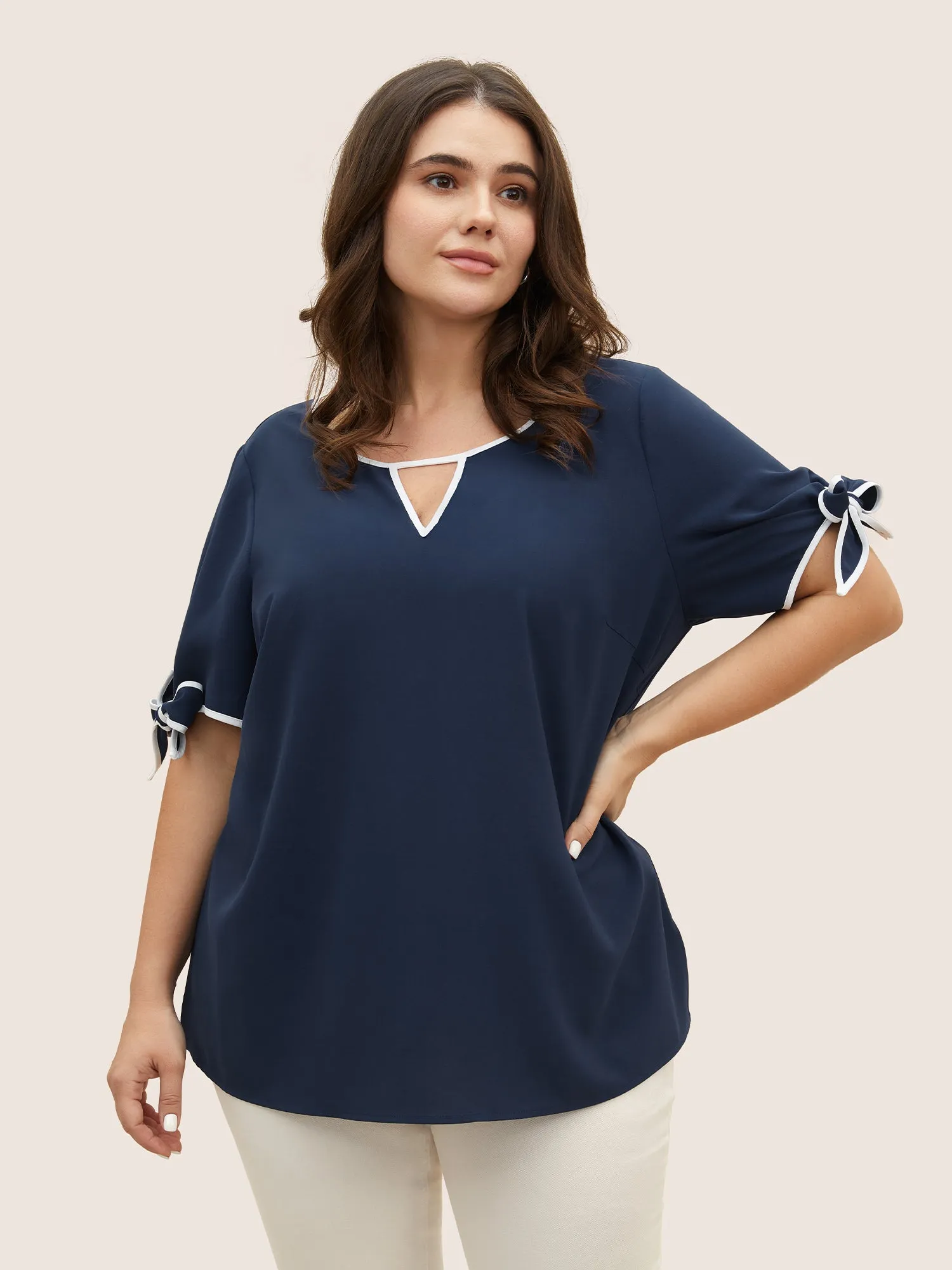 Contrast Trim Keyhole Tie Knot Blouse sold by Bloomchic