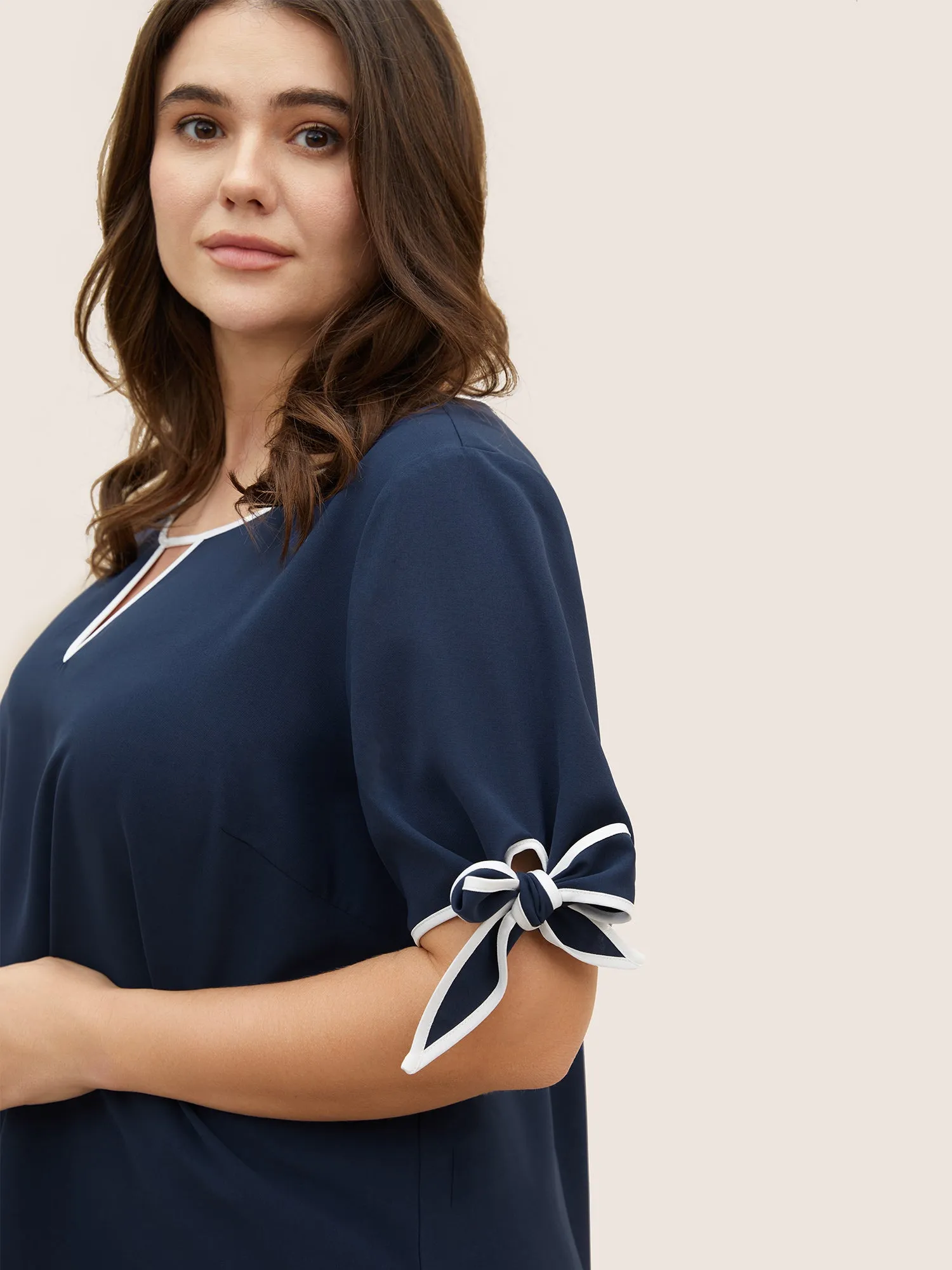 Contrast Trim Keyhole Tie Knot Blouse sold by Bloomchic product image thumbnail 3