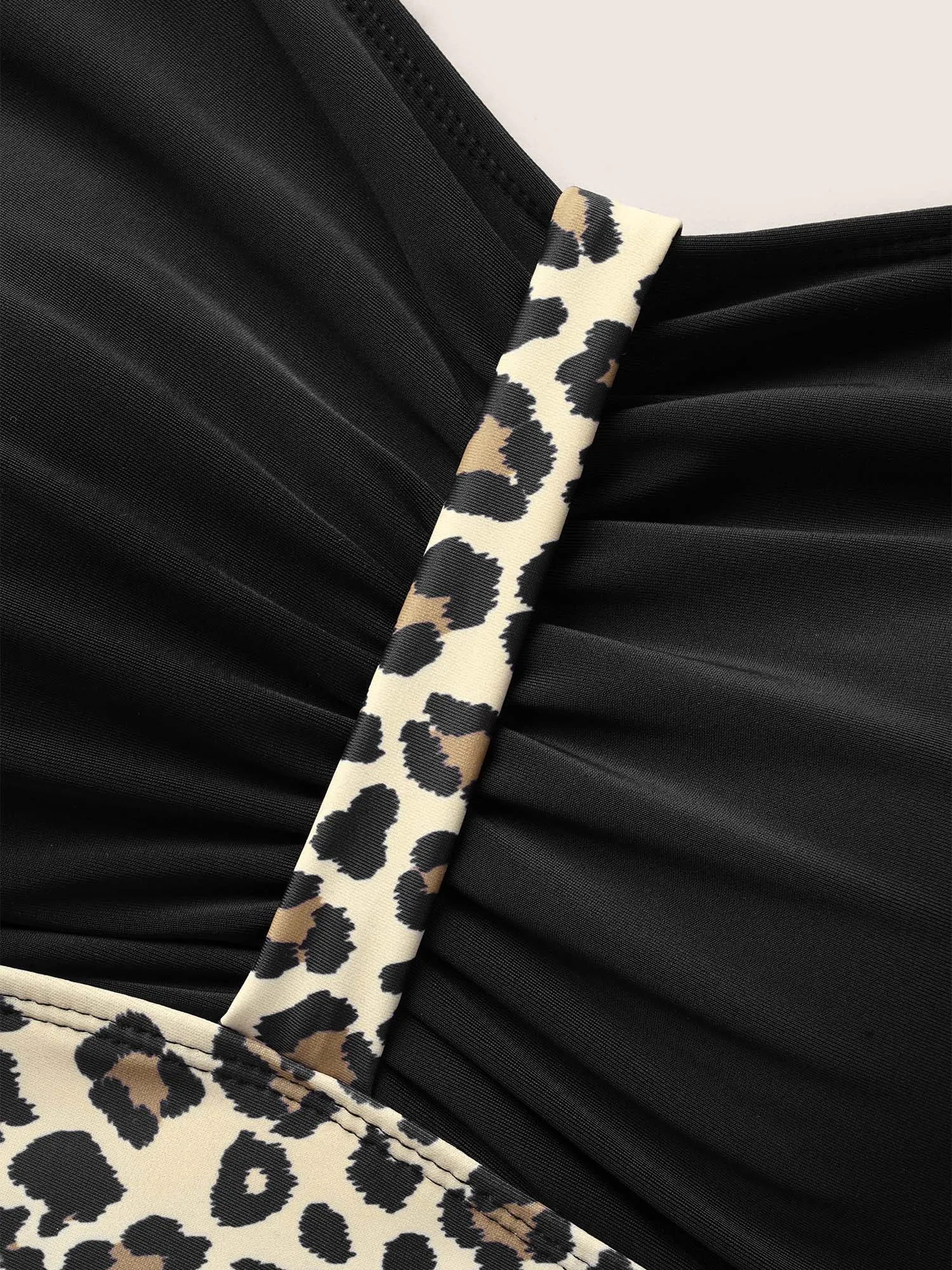 Heart Neckline Leopard Print Patchwork Ruched Swim Top sold by Bloomchic product image thumbnail 5