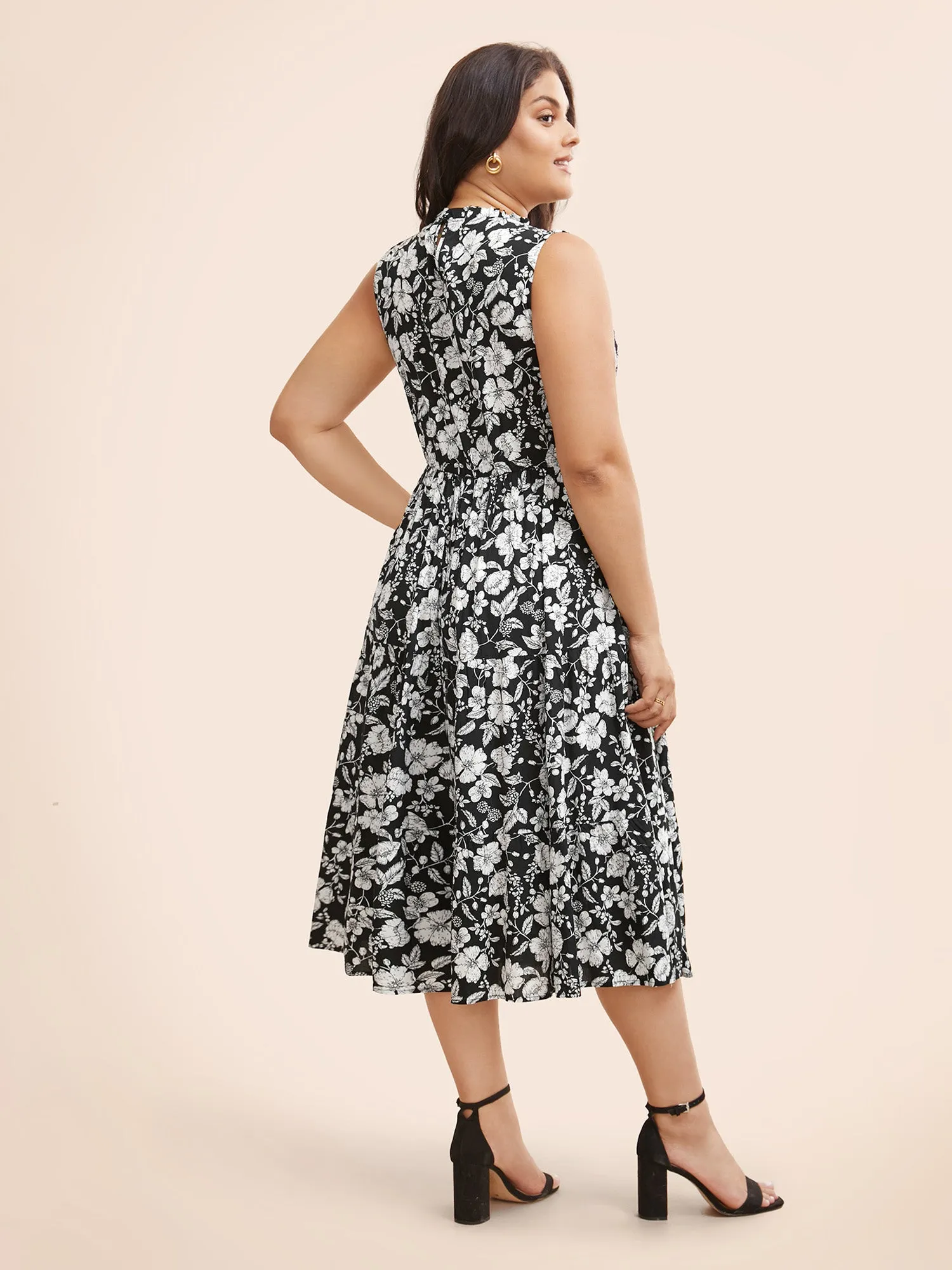 Floral Print Shirred Sleeveless Midi Dress sold by Bloomchic product image thumbnail 3