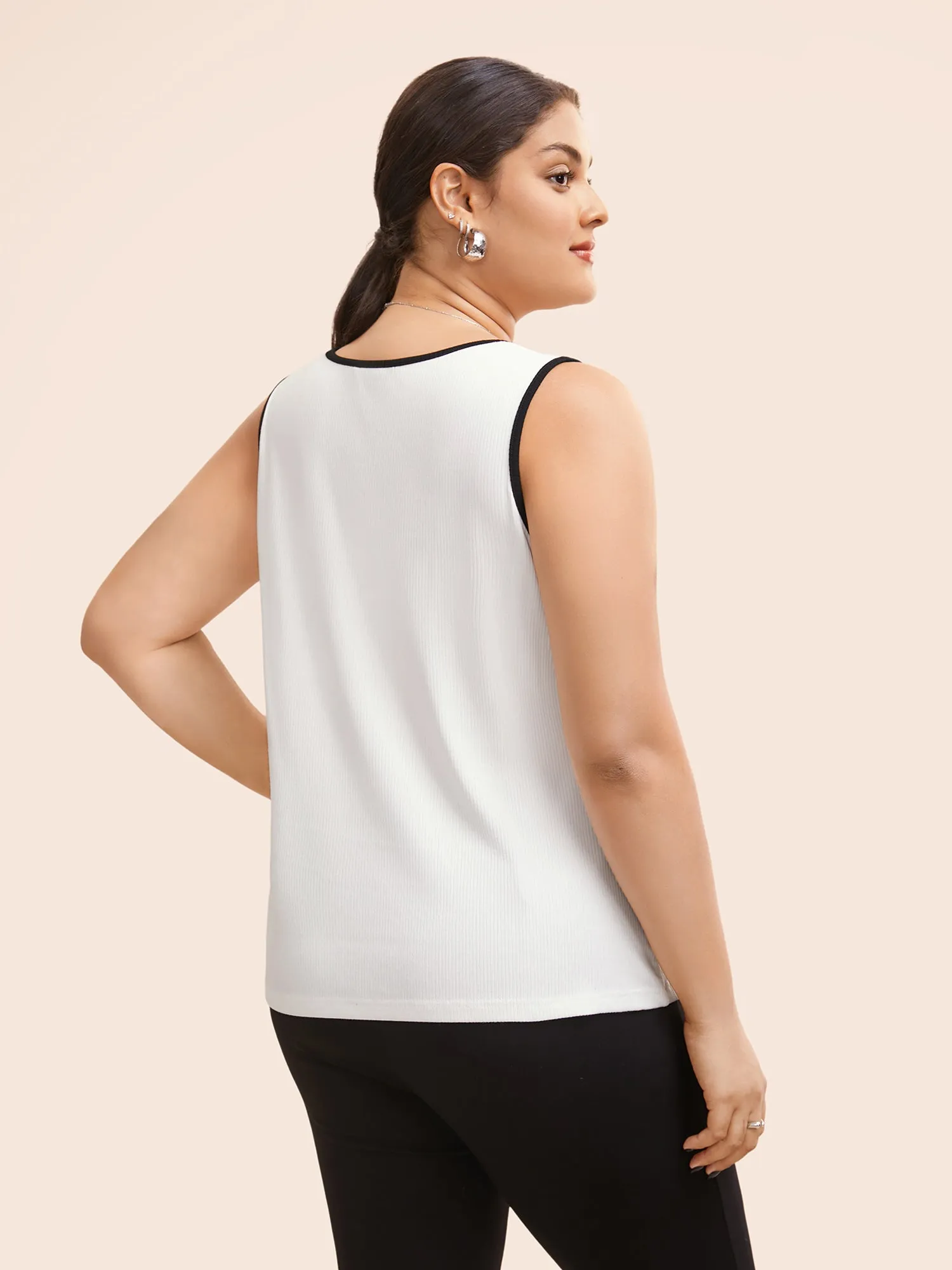 U Neck Texture Contrast Trim T-shirt sold by Bloomchic product image thumbnail 4