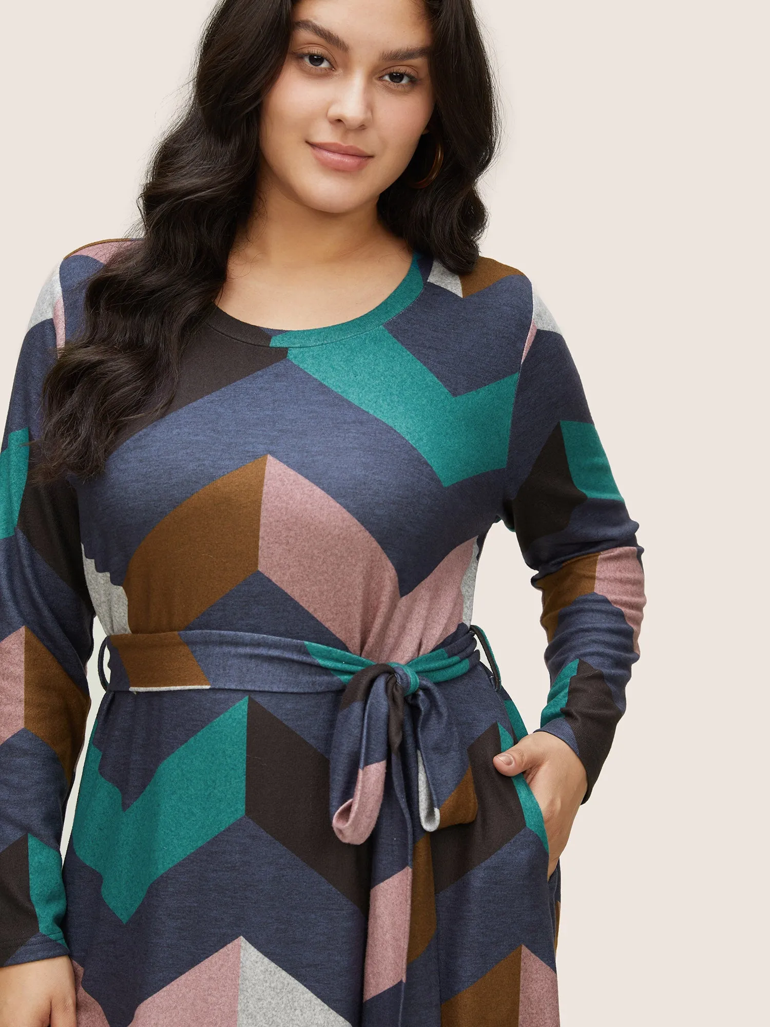 Crew Neck Contrast Colorblock Belted Dress sold by Bloomchic product image thumbnail 4