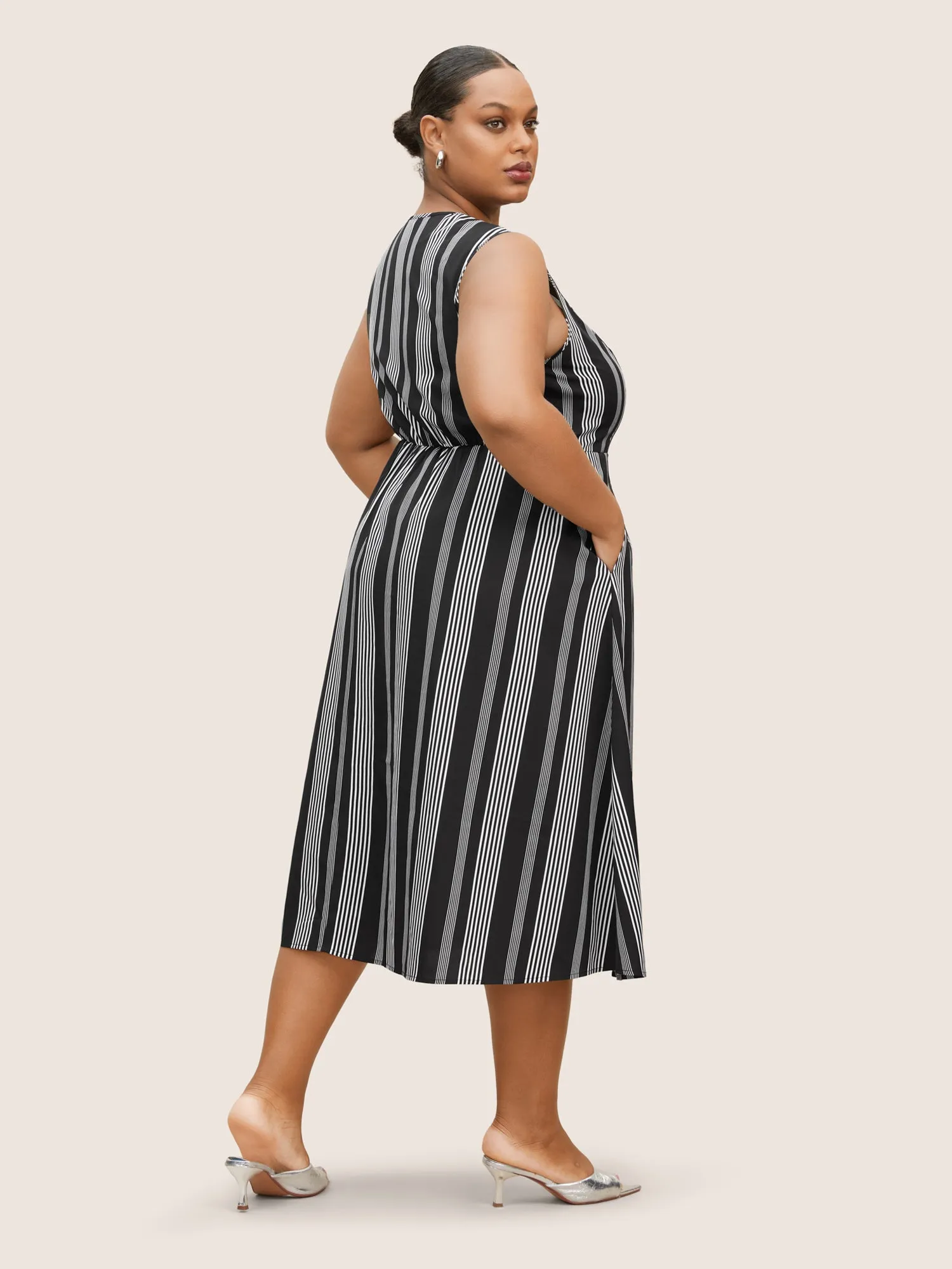 Striped Round Neck Sleeveless Dress sold by Bloomchic product image thumbnail 4
