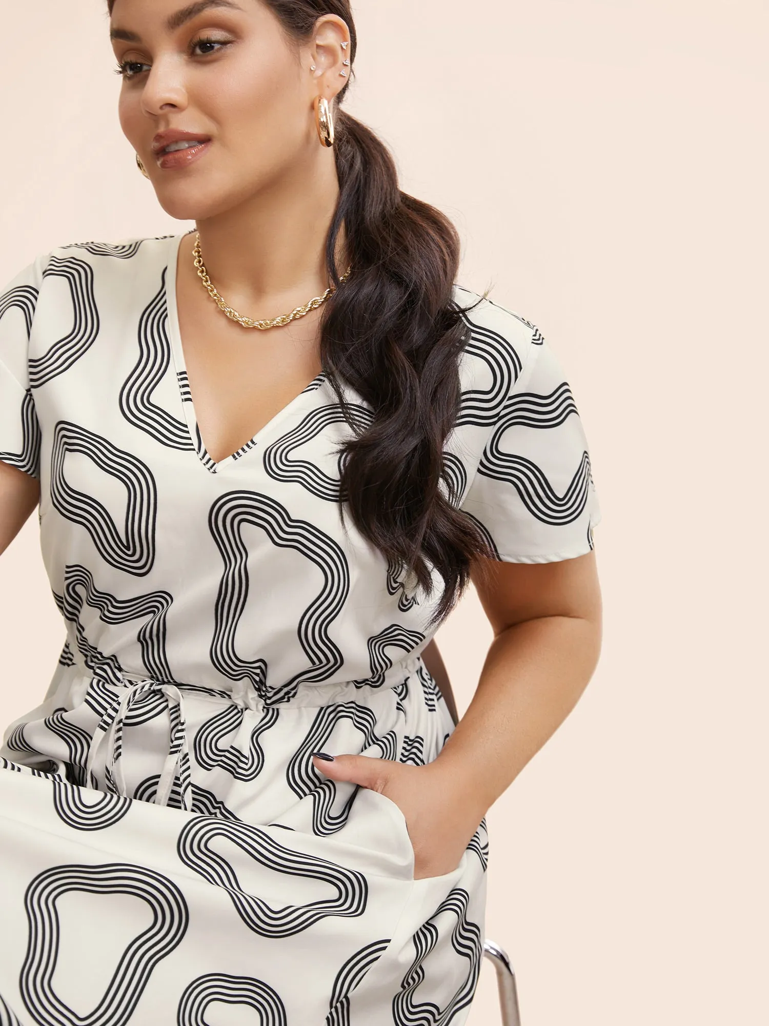 V Neck Geometric Drawstring Midi Dress sold by Bloomchic product image thumbnail 4