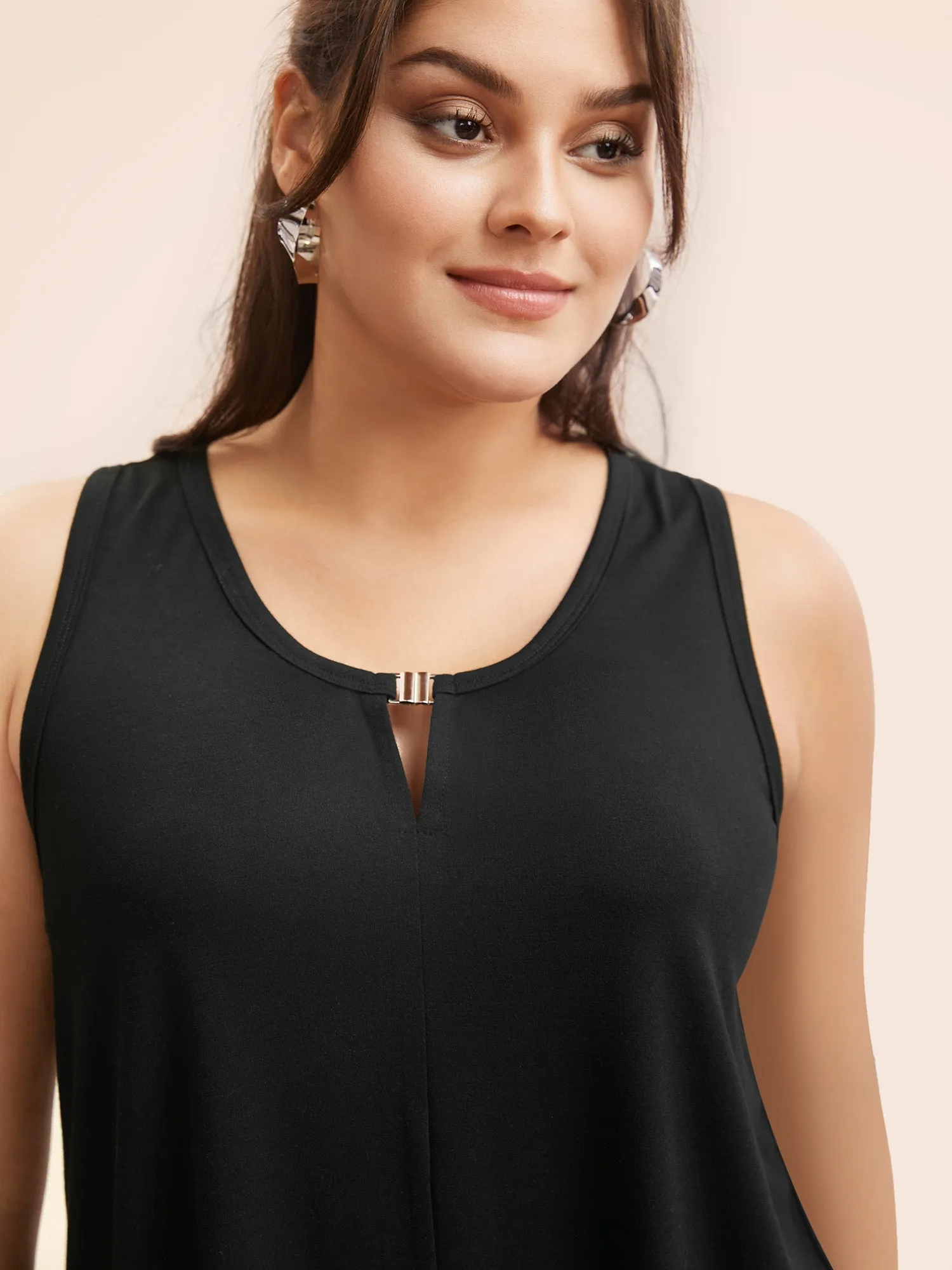 Round Neck Keyhole Metal Detail Tank Top sold by Bloomchic product image thumbnail 4