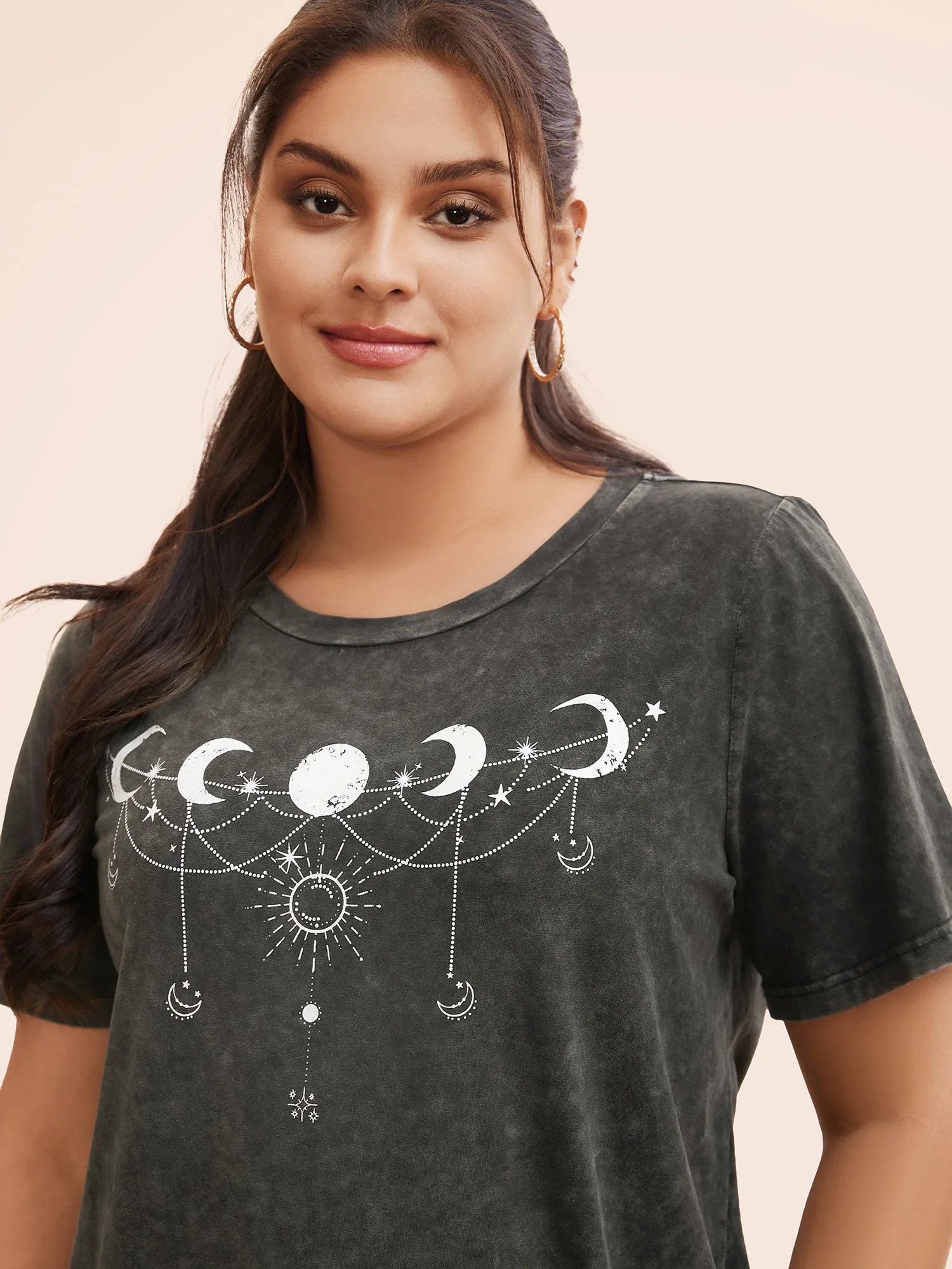 Moon & Star Print Vintage Graphic T-shirt sold by Bloomchic product image thumbnail 3
