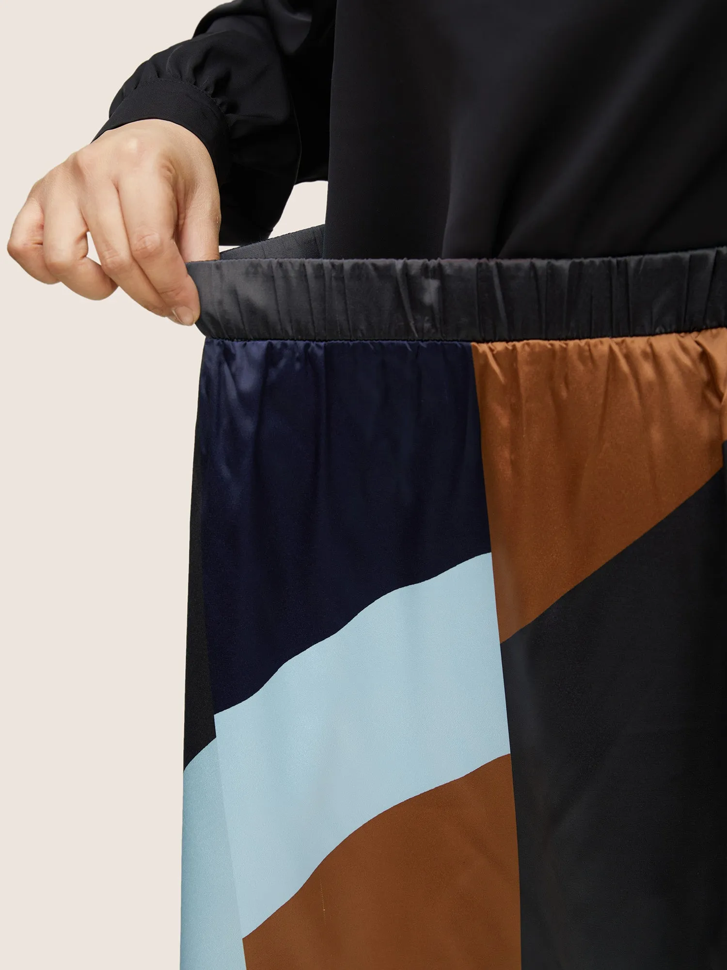 Colorblock Contrast Pocket Cropped Skirt sold by Bloomchic product image thumbnail 4