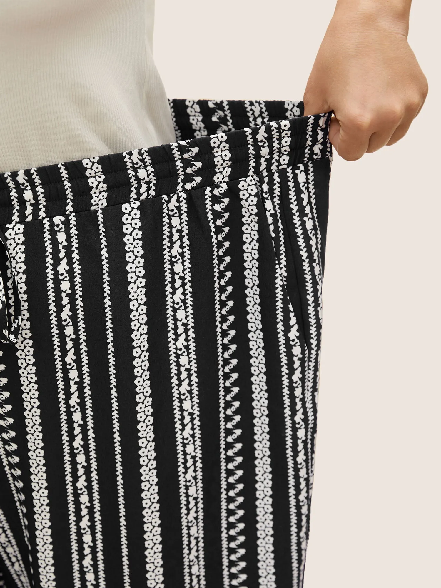 Bandana Striped Tassel Drawstring Wide Leg Pants sold by Bloomchic product image thumbnail 3