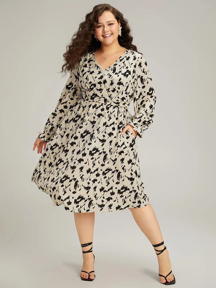 Geometric Contrast Belted Elastic Cuffs Dress sold by Bloomchic product image thumbnail 4