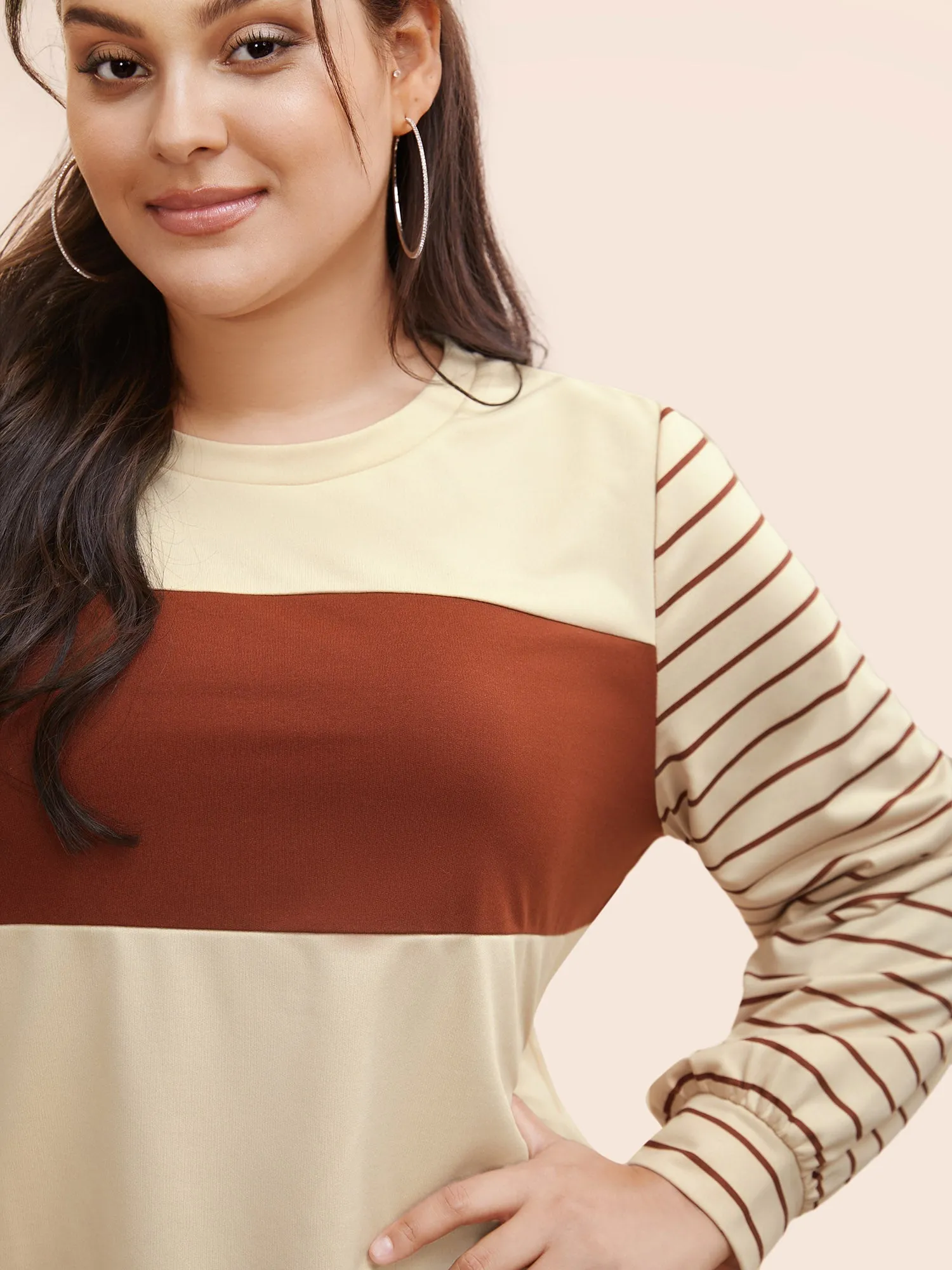 Round Neck Striped Contrast Patchwork Sweatshirt sold by Bloomchic product image thumbnail 4