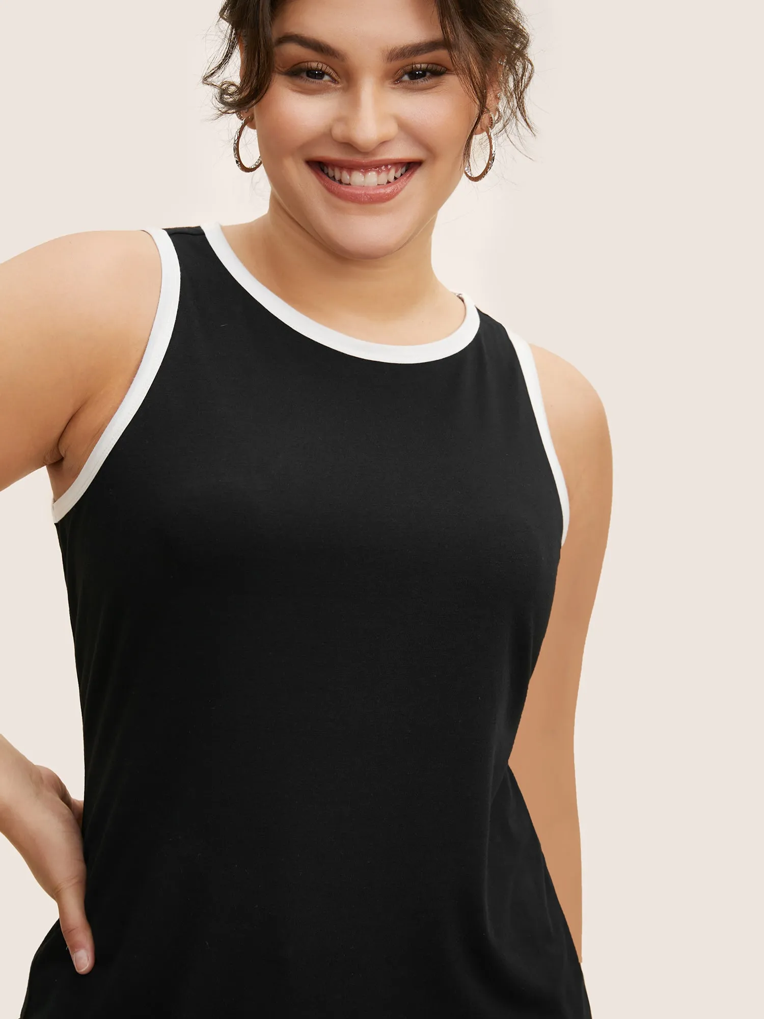 Round Neck Contrast Trim Tank Top sold by Bloomchic product image thumbnail 4
