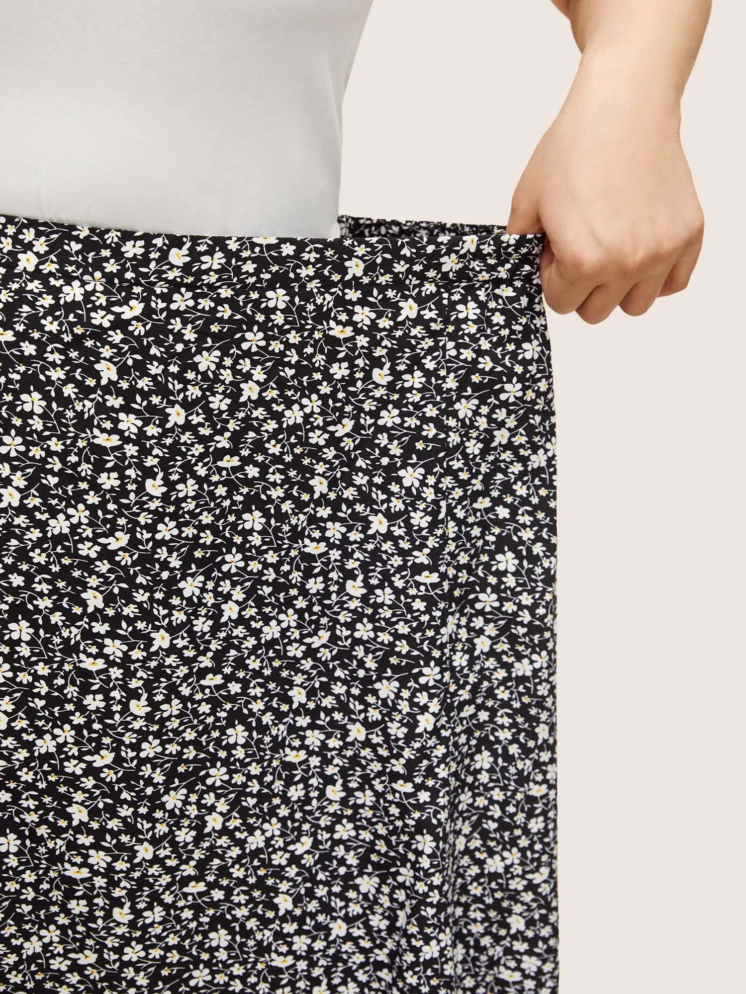 Ditsy Floral Pocket Cropped Split Side Skirt sold by Bloomchic product image thumbnail 4