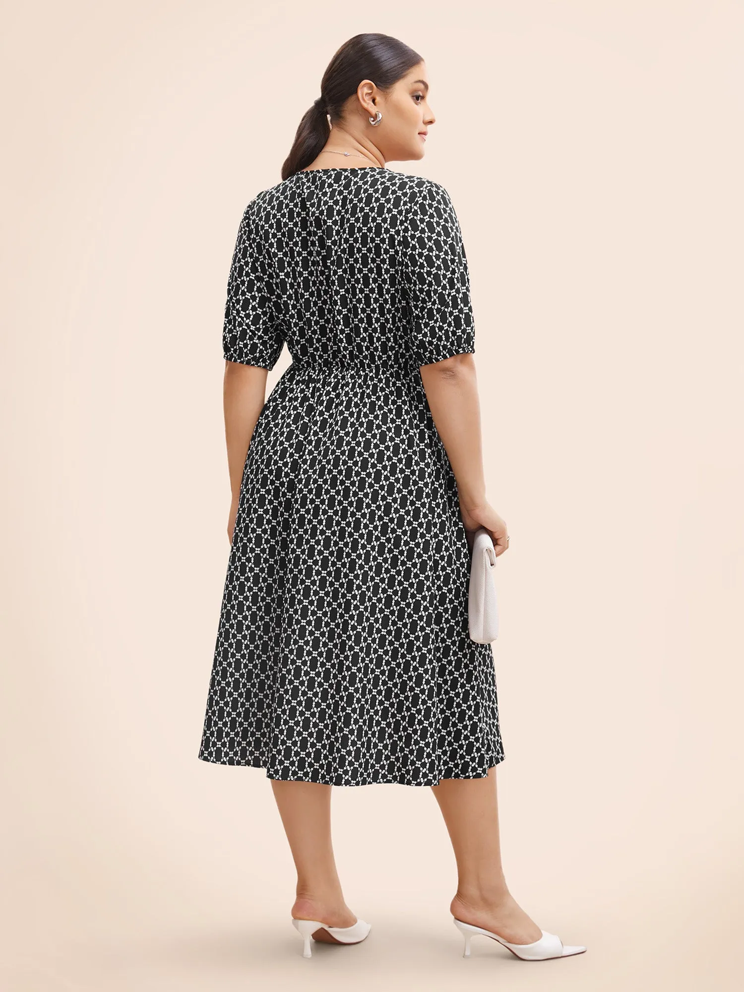 Geometric Keyhole Lantern Sleeve Midi Dress sold by Bloomchic product image thumbnail 4