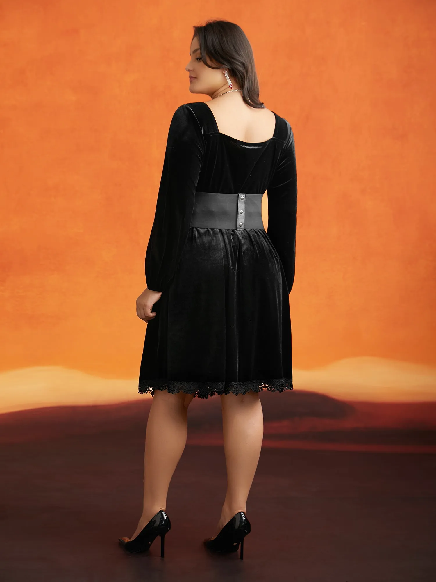 Spellbound Velvet Sweetheart Neckline Midi Dress sold by Bloomchic product image thumbnail 4