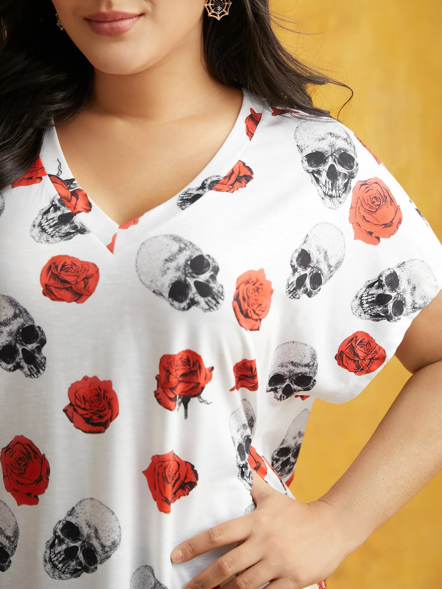 Skull & Rose Fusion V-Neck T-shirt sold by Bloomchic product image thumbnail 4