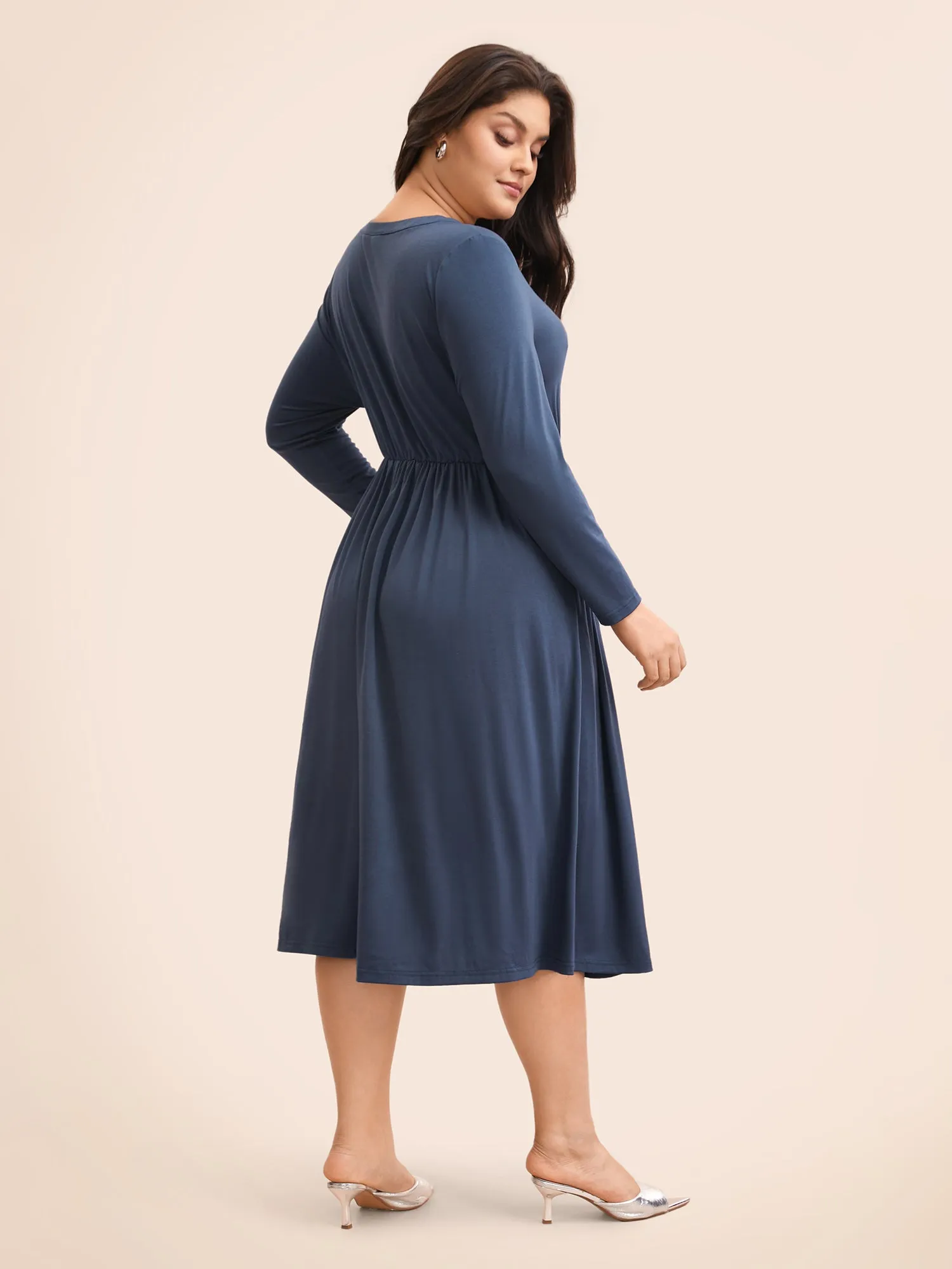 Plain Keyhole Pleated Midi Dress sold by Bloomchic product image thumbnail 3