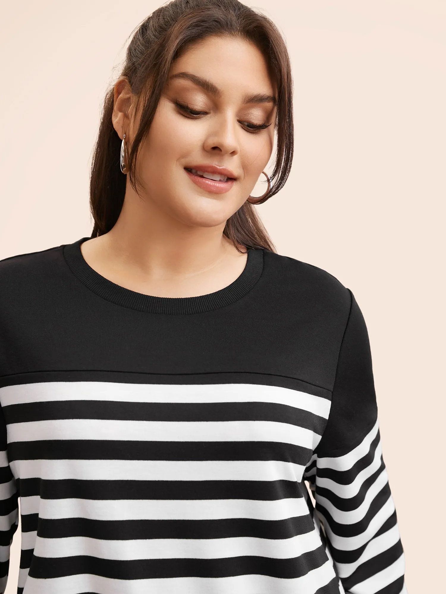 Round Neck Striped Patchwork Contrast Sweatshirt sold by Bloomchic product image thumbnail 2