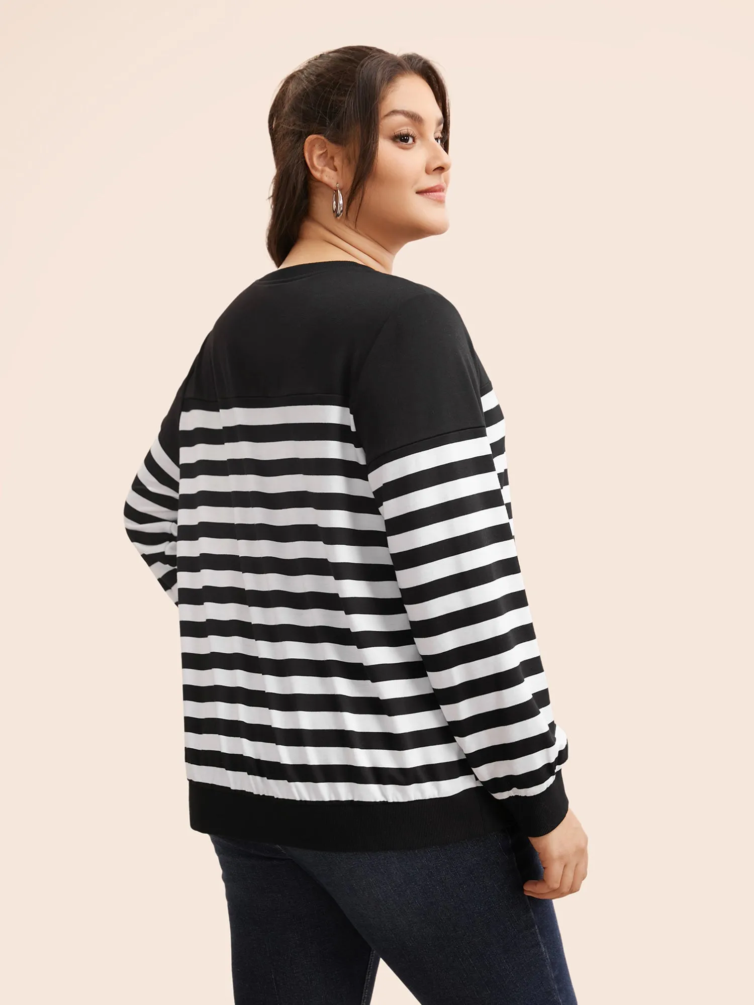 Round Neck Striped Patchwork Contrast Sweatshirt sold by Bloomchic product image thumbnail 4