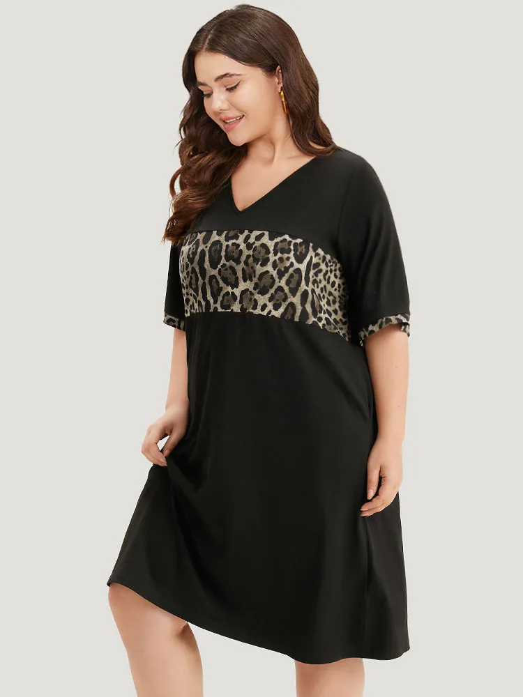 Supersoft Essentials Leopard Print Patchwork Pocket V Neck Dress sold by Bloomchic product image thumbnail 3