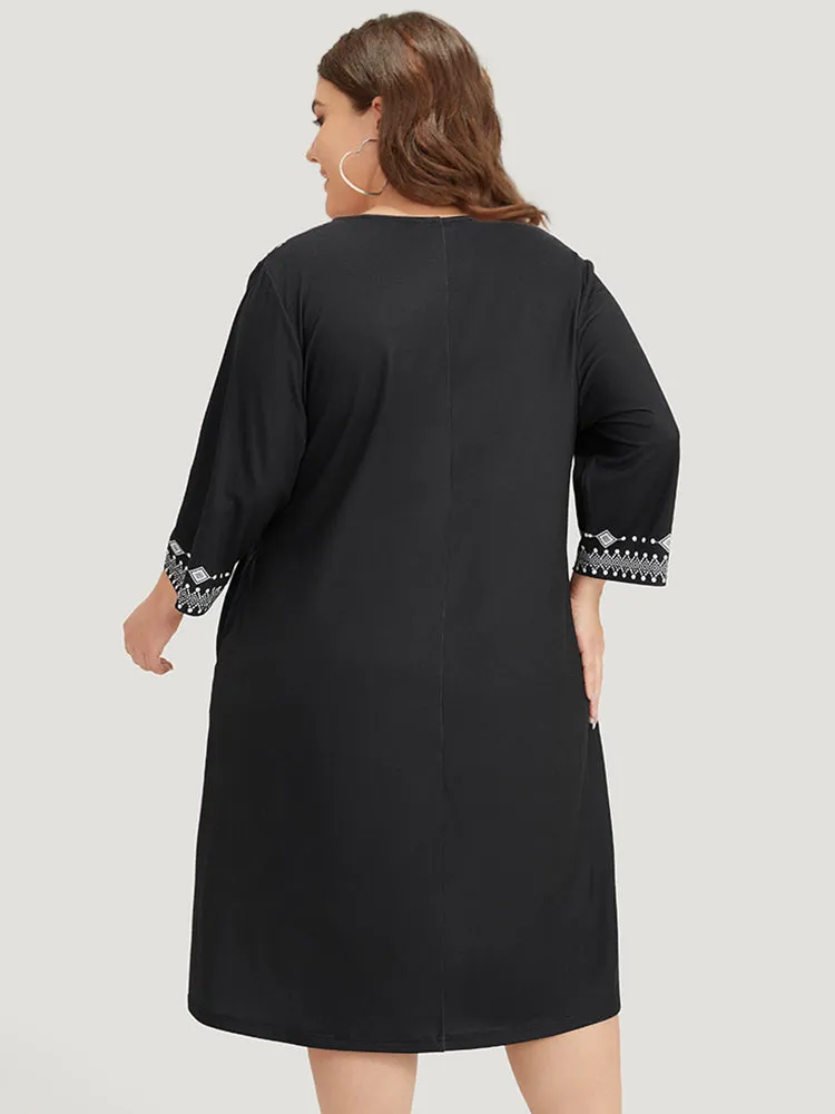 Bandana Print V Neck Pocket Midi Dress sold by Bloomchic product image thumbnail 4