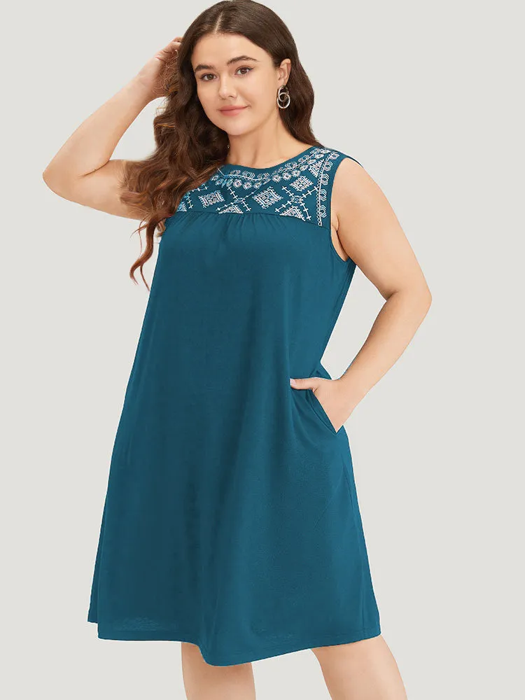 Embroidered Pocket Patchwork Tank Midi Dress sold by Bloomchic product image thumbnail 2