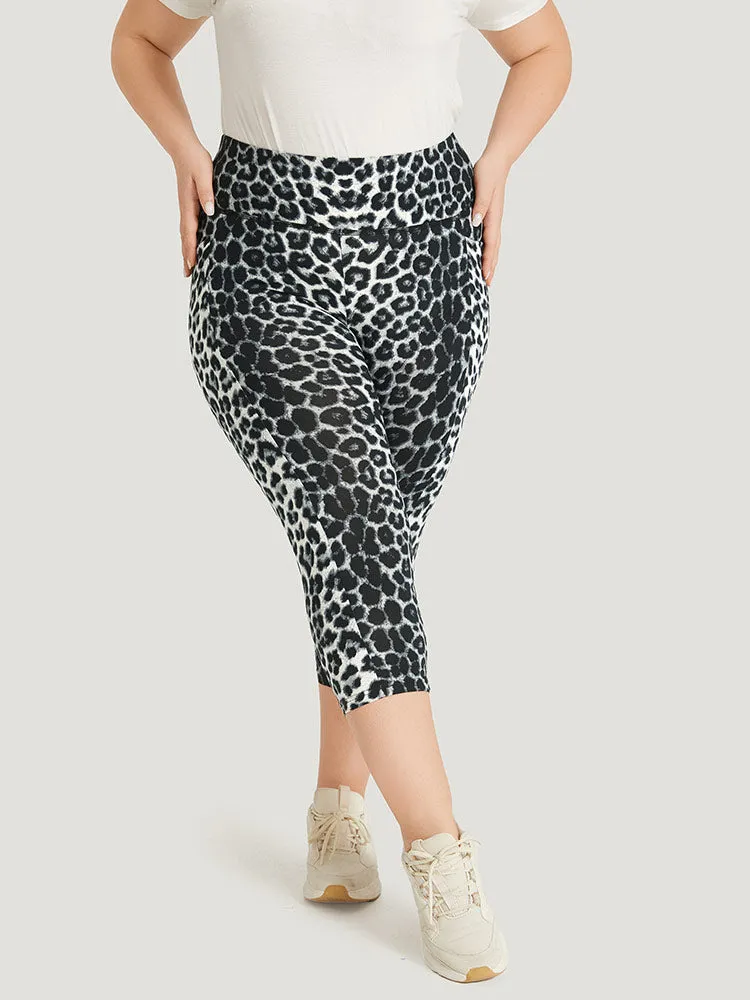 Leopard Print Pocket Side Cropped Leggings sold by Bloomchic product image thumbnail 3