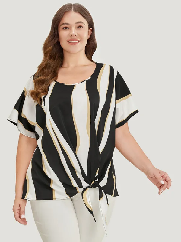 Geometric Contrast Batwing Sleeve Knot Hem Blouse sold by Bloomchic