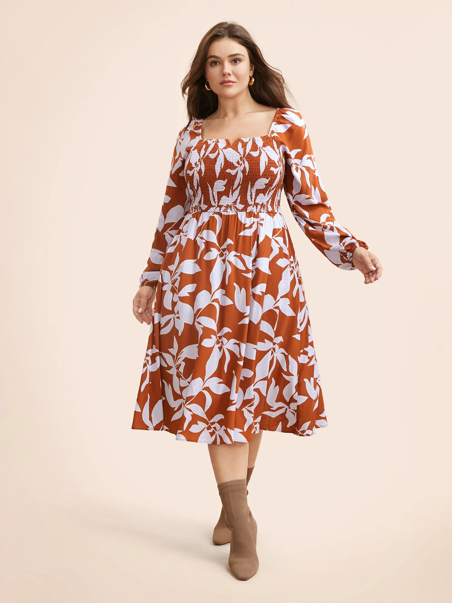 Silhouette Floral Print Shirred Midi Dress sold by Bloomchic product image thumbnail 3