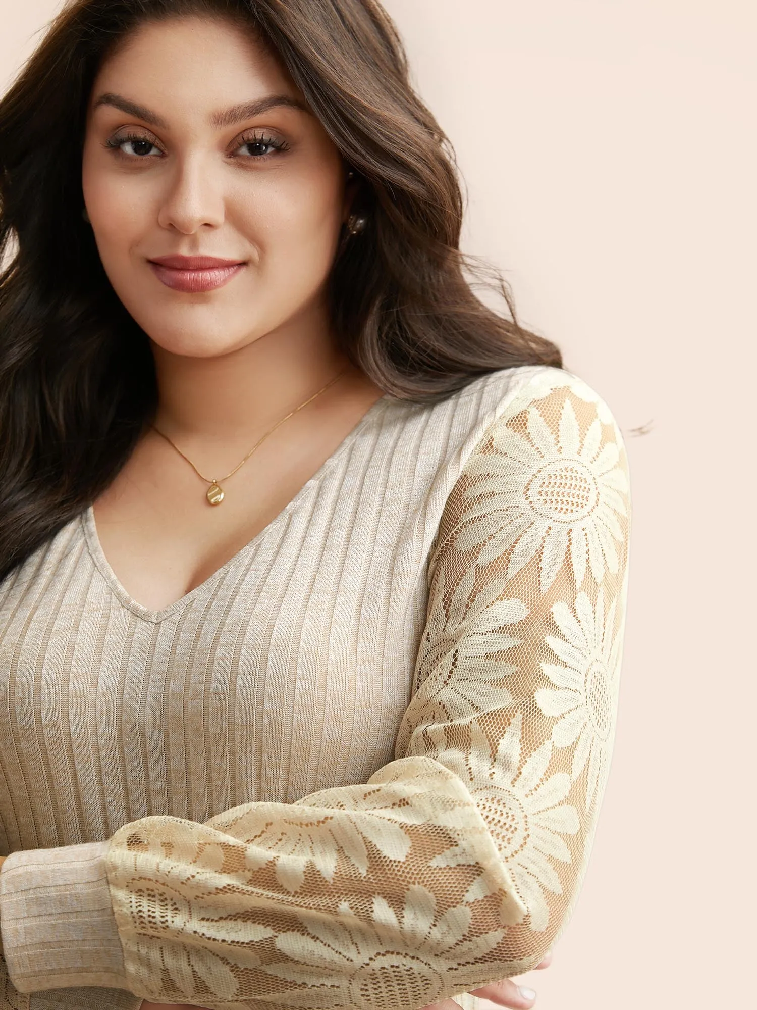 V Neck Texture Lace Patchwork T-shirt sold by Bloomchic product image thumbnail 2