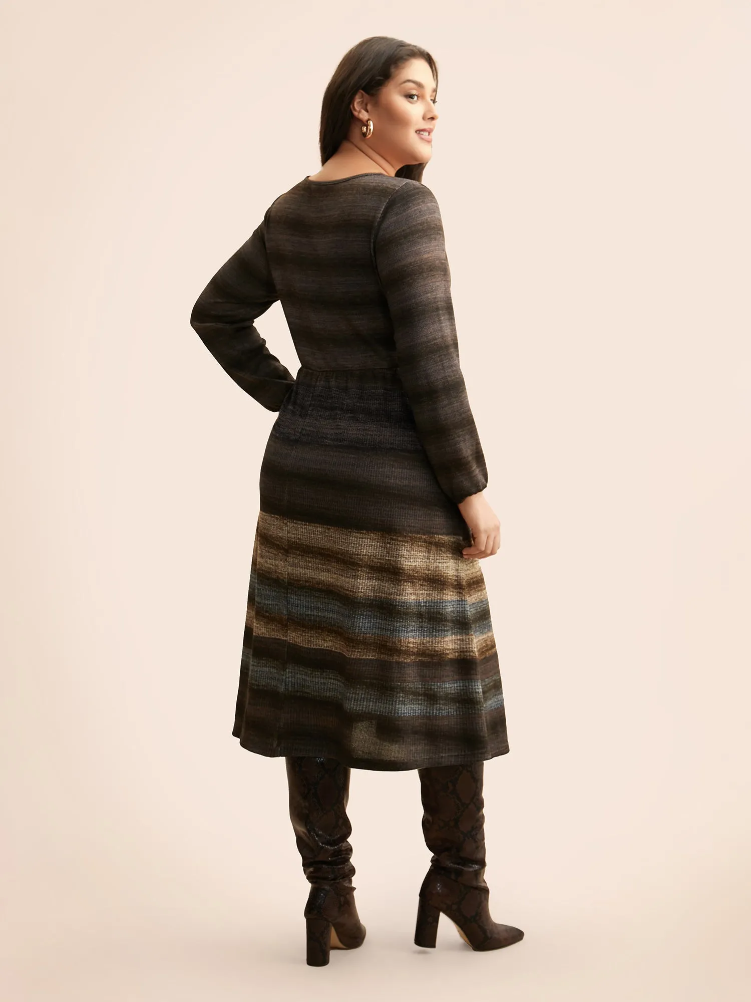 Ombre Contrast Lantern Sleeve Midi Dress sold by Bloomchic product image thumbnail 4