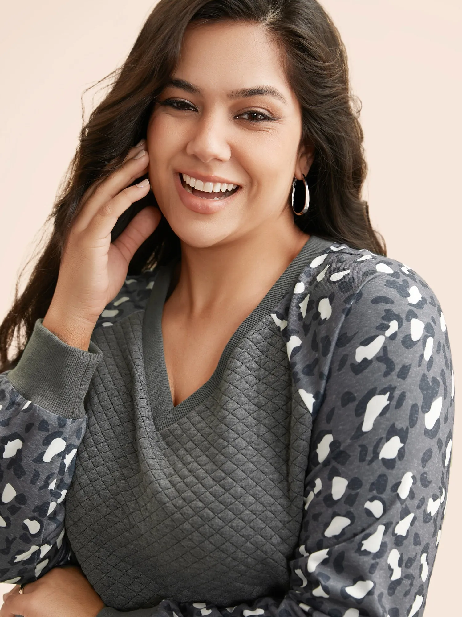 Leopard Print Patchwork Raglan Sleeve Sweatshirt sold by Bloomchic product image thumbnail 3