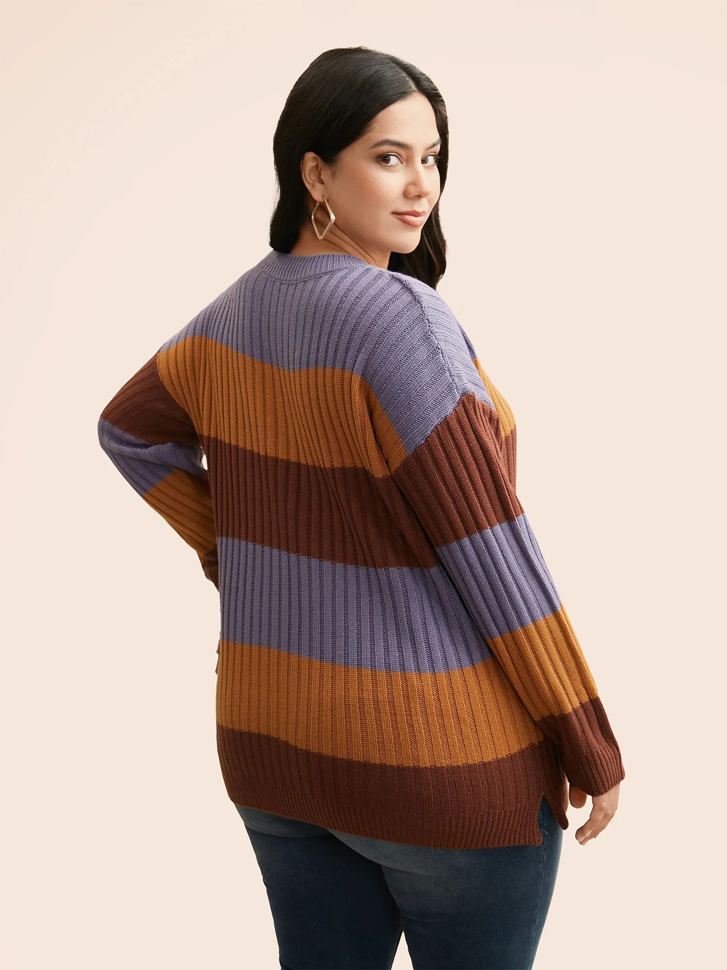 Colorblock Contrast Split Hem Pullover sold by Bloomchic product image thumbnail 2