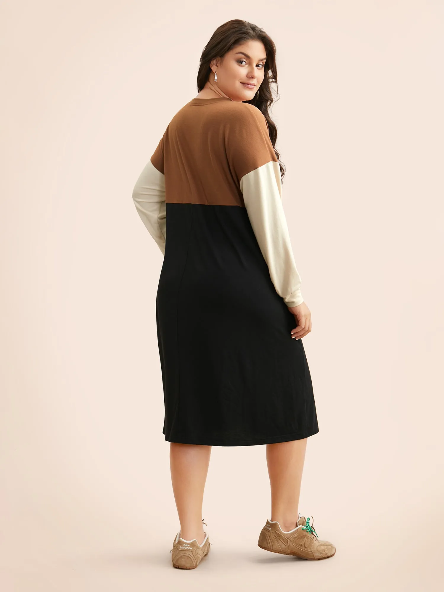 Crew Neck Contrast Patchwork Knit Dress sold by Bloomchic product image thumbnail 4