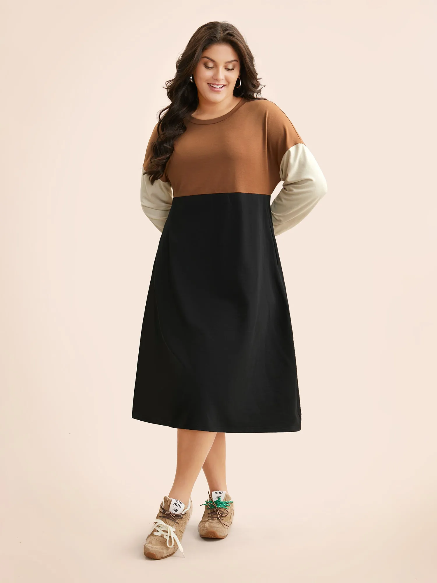 Crew Neck Contrast Patchwork Knit Dress sold by Bloomchic product image thumbnail 3