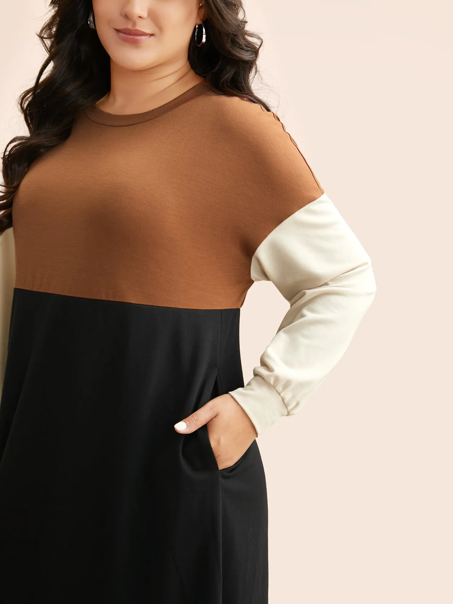 Crew Neck Contrast Patchwork Knit Dress sold by Bloomchic product image thumbnail 2