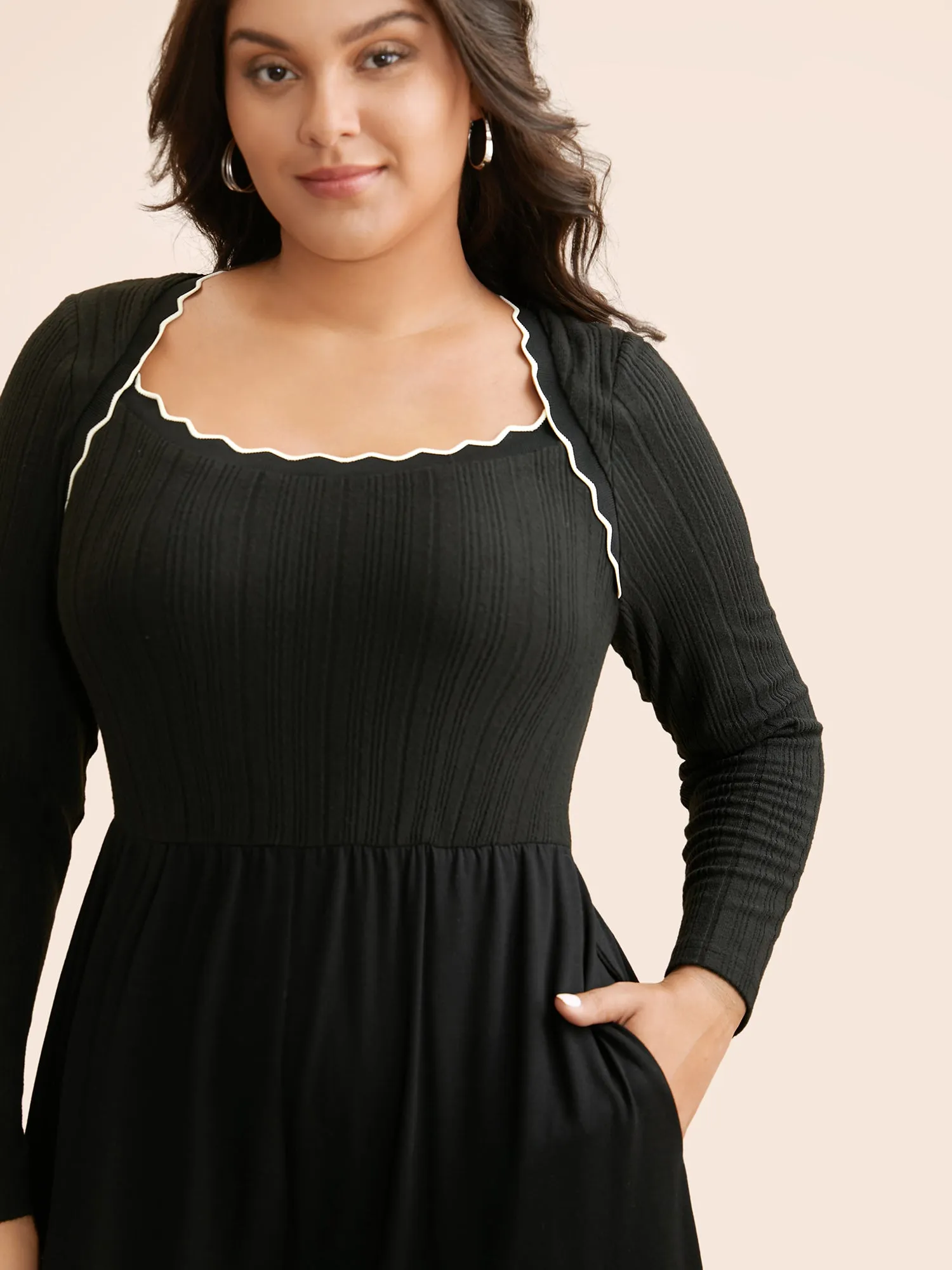 Texture Contrast Trim Scalloped Trim Jumpsuit sold by Bloomchic product image thumbnail 2