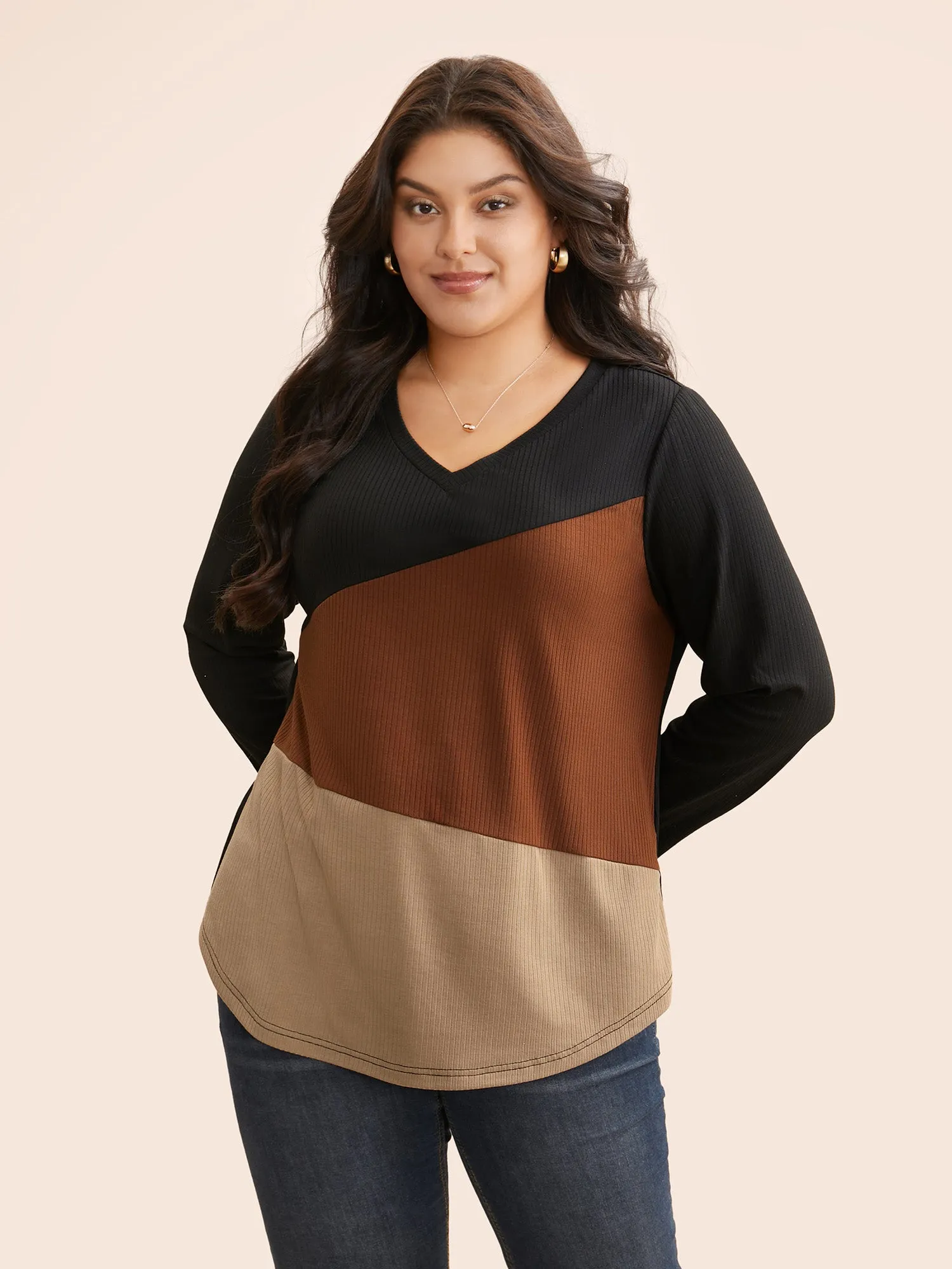 V Neck Contrast Patchwork Rib Knit T-shirt sold by Bloomchic