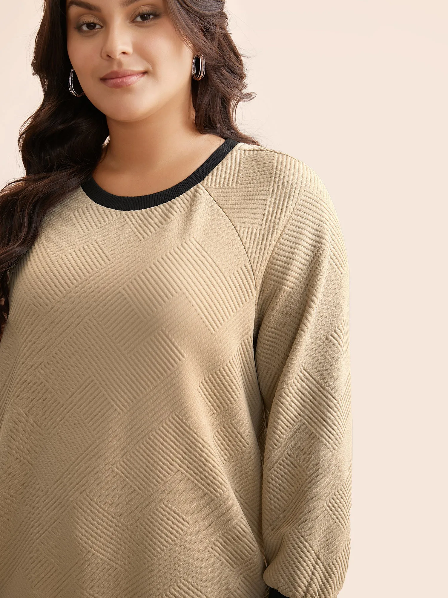 Textured Contrast Trim Raglan Sleeve Sweatshirt sold by Bloomchic product image thumbnail 3