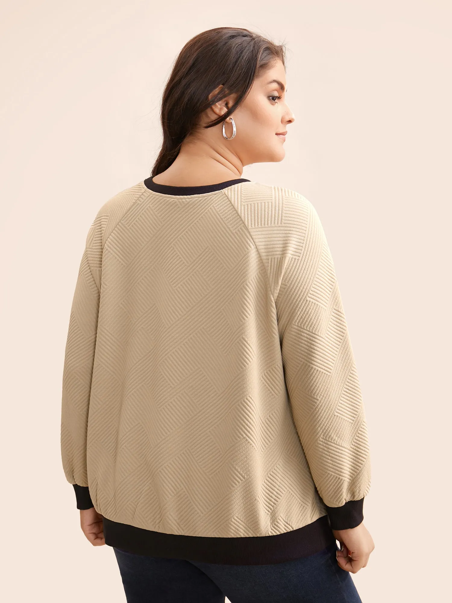 Textured Contrast Trim Raglan Sleeve Sweatshirt sold by Bloomchic product image thumbnail 4