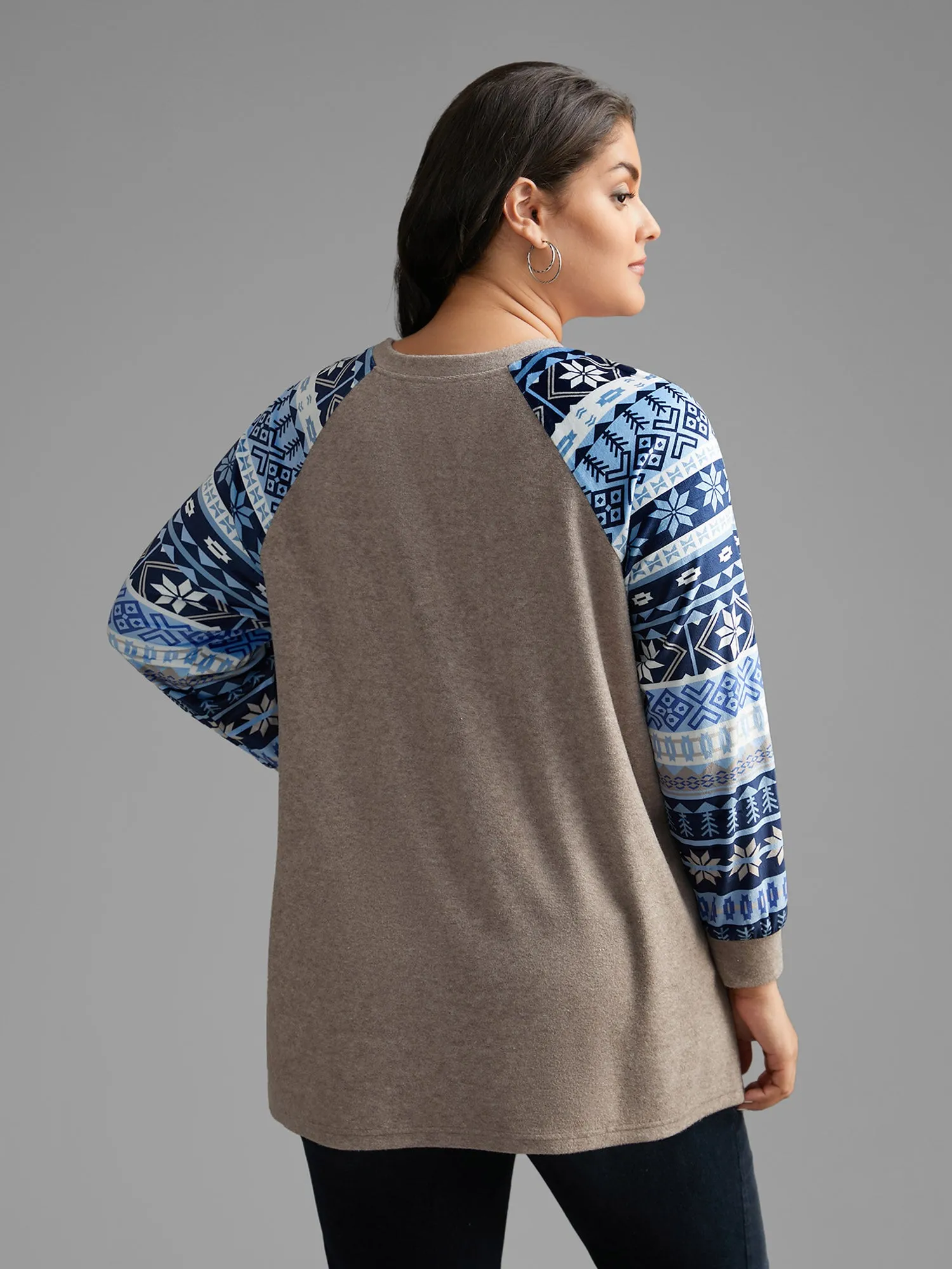 Geometric Patchwork Contrast Raglan Sleeve Sweatshirt sold by Bloomchic product image thumbnail 4