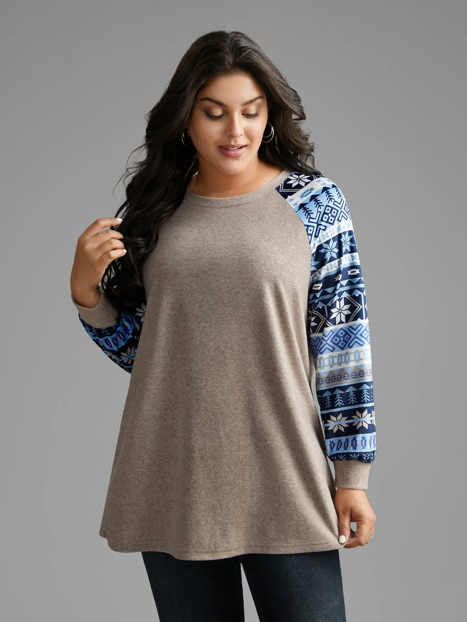 Geometric Patchwork Contrast Raglan Sleeve Sweatshirt sold by Bloomchic product image thumbnail 3