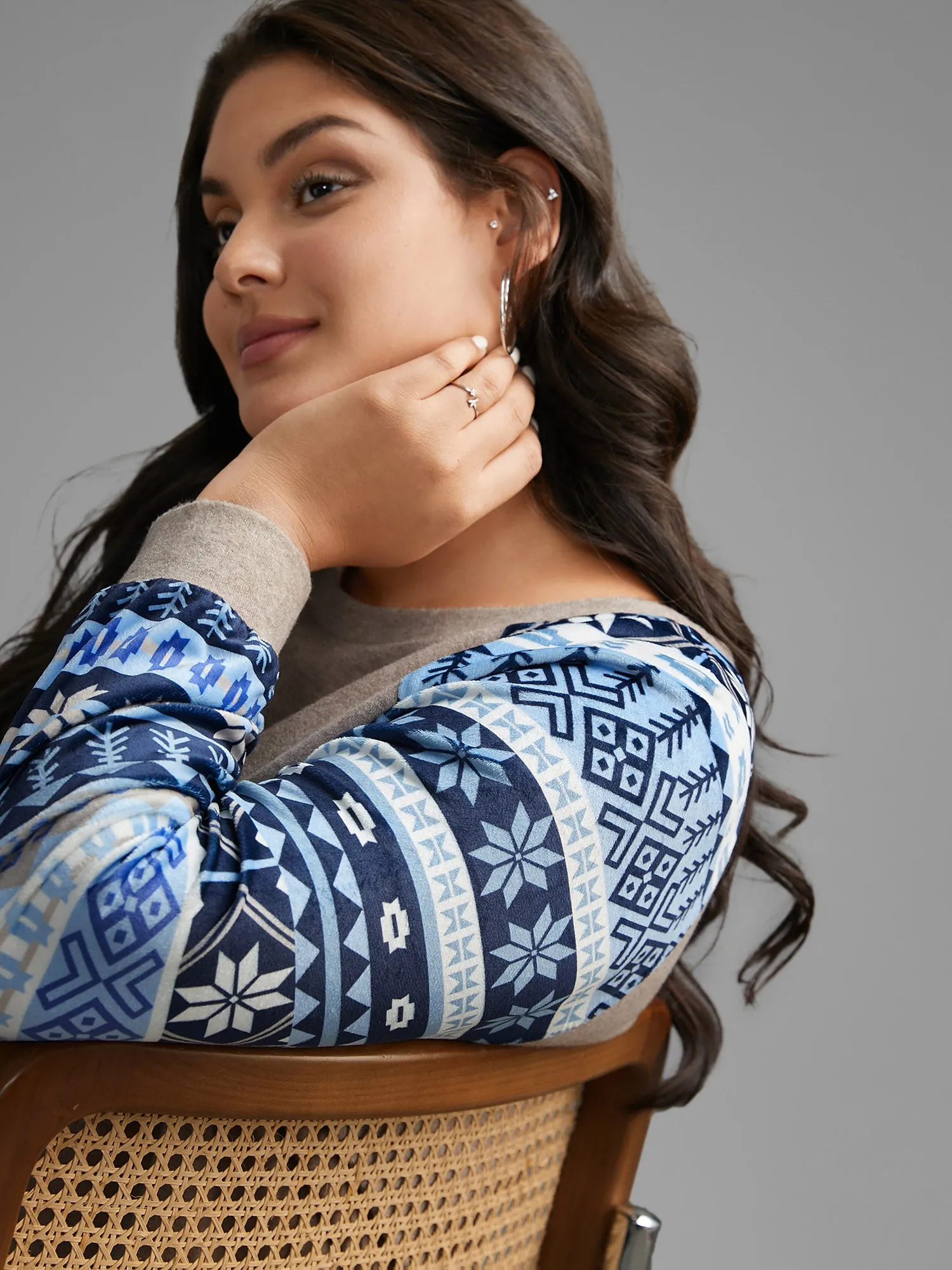 Geometric Patchwork Contrast Raglan Sleeve Sweatshirt sold by Bloomchic product image thumbnail 2