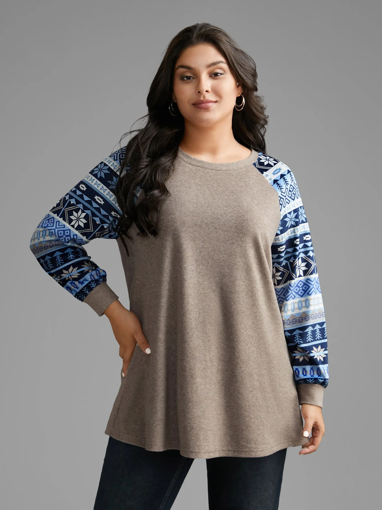 Geometric Patchwork Contrast Raglan Sleeve Sweatshirt sold by Bloomchic