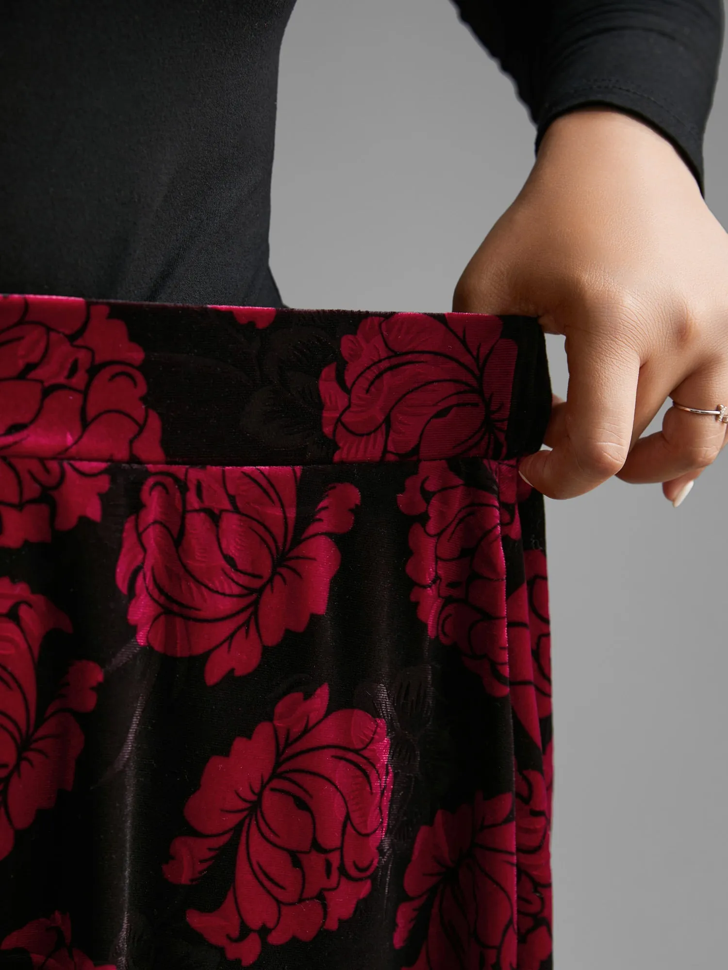 Velvet Floral Elastic Waist Skirt sold by Bloomchic product image thumbnail 5