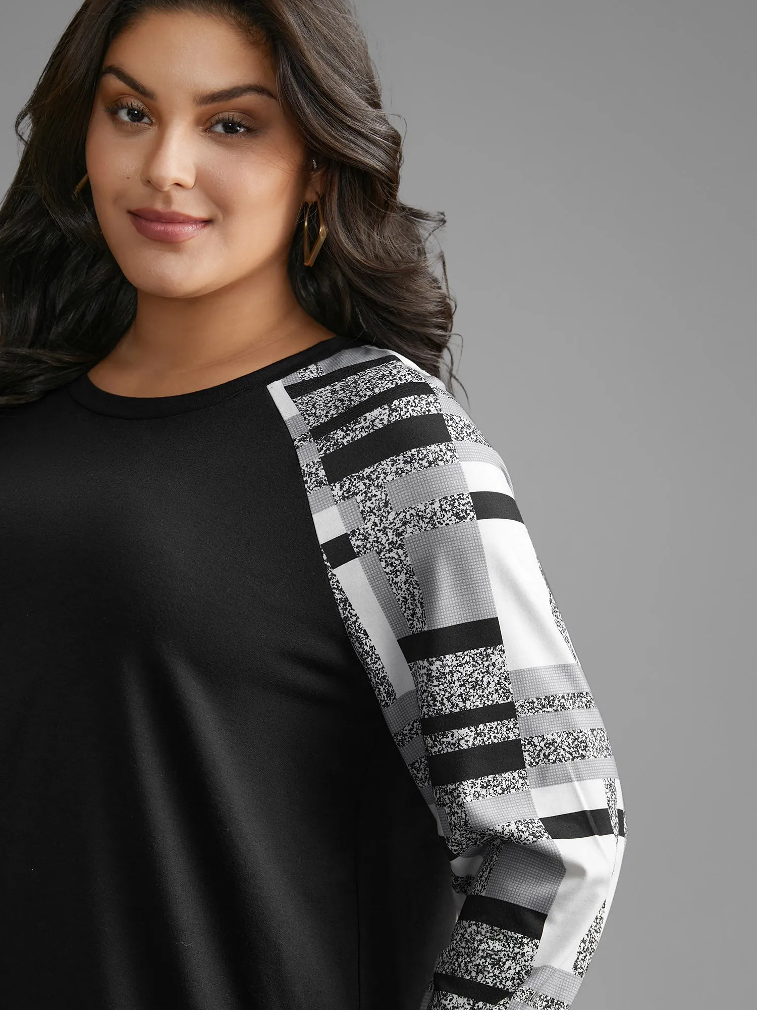 Colorblock Contrast Raglan Sleeve Sweatshirt sold by Bloomchic product image thumbnail 5