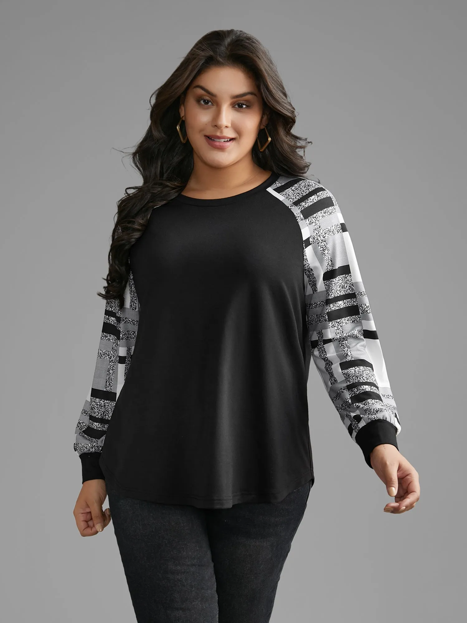 Colorblock Contrast Raglan Sleeve Sweatshirt sold by Bloomchic product image thumbnail 3