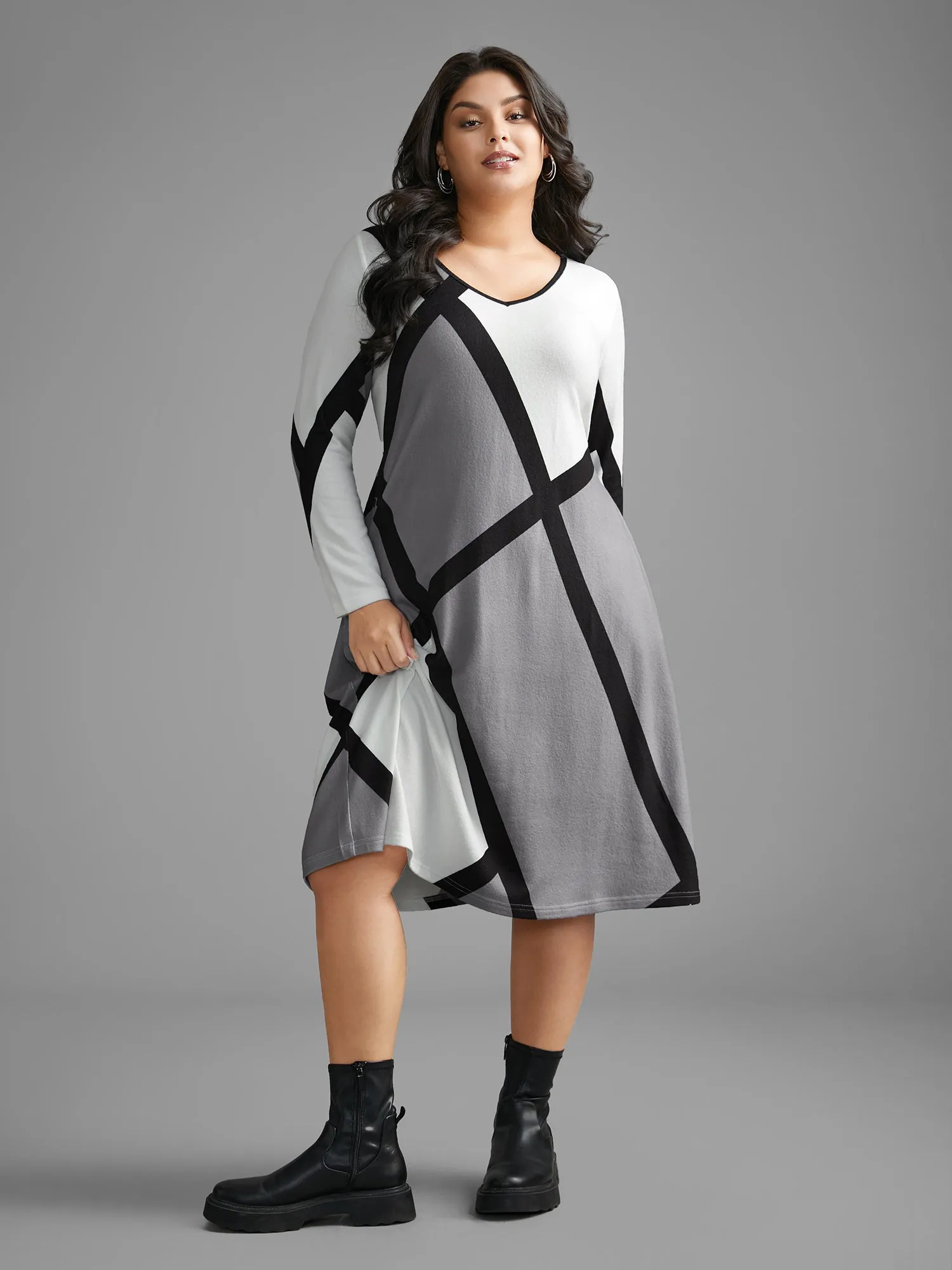 V Neck Colorblock Contrast Pocket Dress sold by Bloomchic